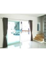 ผลงานติดตั้งผ้าม่านทึบแสง สีน้ำตาลทอง ย่านสวนหลวง