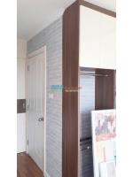 ผลงานติดวอลเปเปอร์ ลายก้อนอิฐ สีเทา ที่คอนโดลุมพินี พาร์ค พระราม3