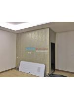 ผลงานติดวอลเปเปอร์ ลายเส้นขีด สีเหลืองทอง ที่พัทยา