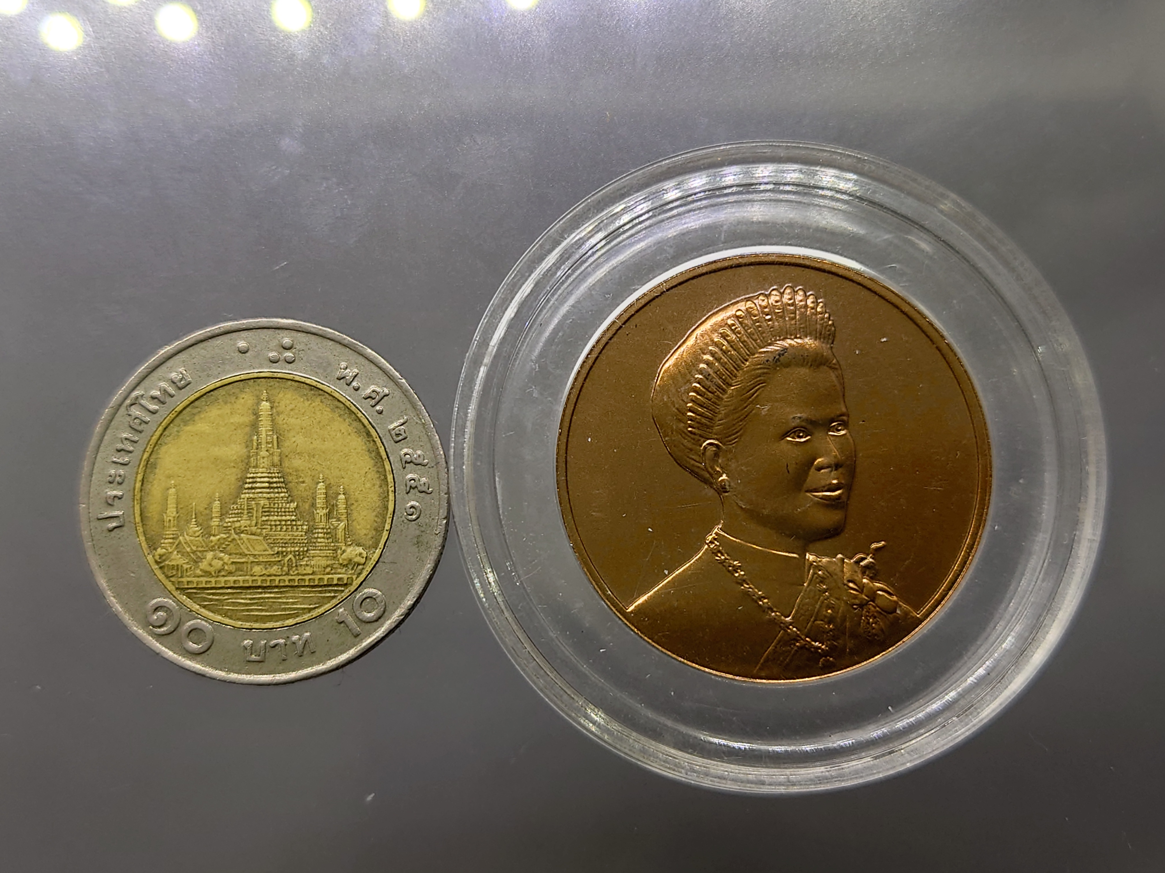 เหรียญที่ระลึกเฉลิมพระชนมพรรษา 6 รอบ ราชินี เนื้อทองแดงรมดำ ปี2547