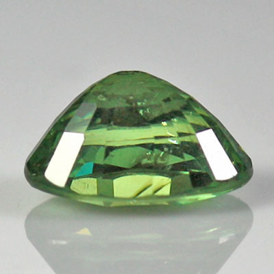 **ขายแล้ว**โกเมนสีเขียวหรือดีมันทอยด์ (Demantoid Garnet) 0.71 กะรัต หายาก ประกายดี