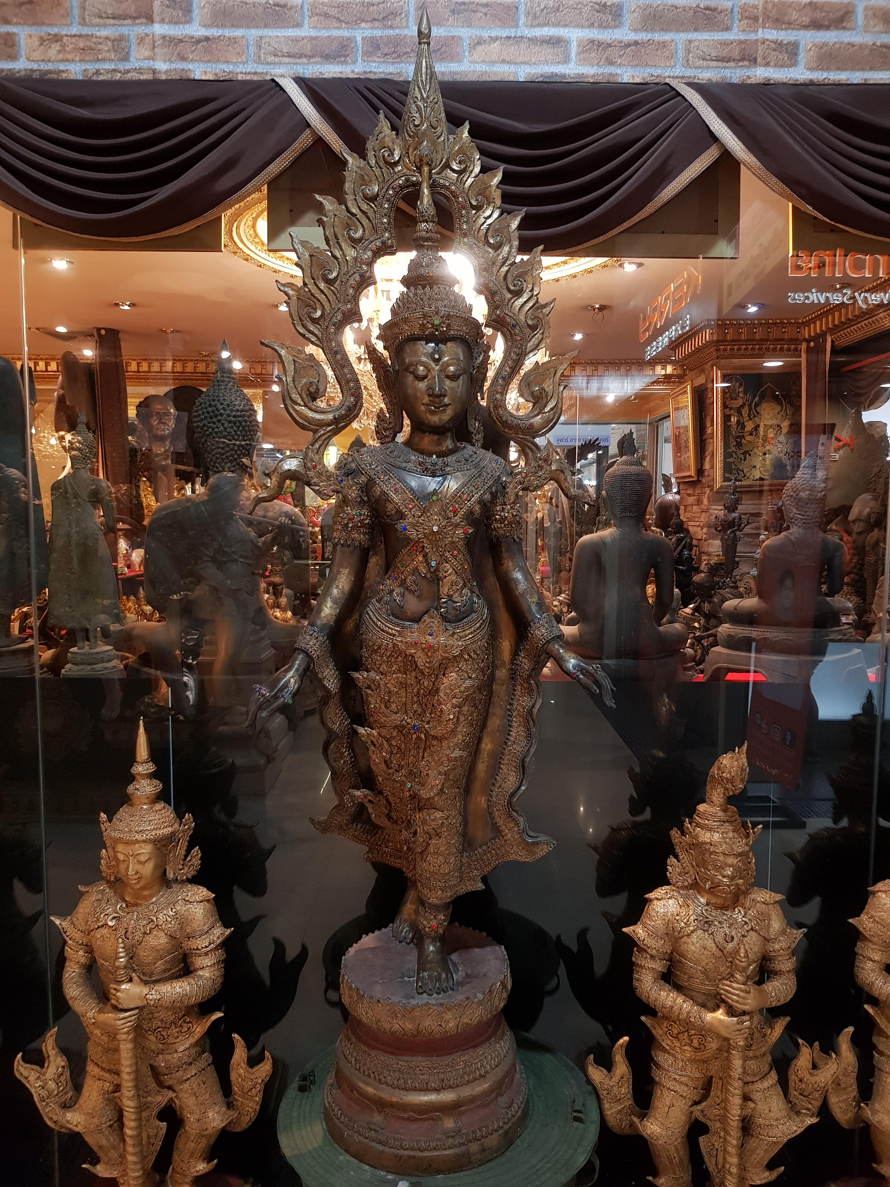 รูปหล่อพระพุทธรูป พระยืน ปางเปิดโลกทรงเครื่อง สูง 2.5 เมตร ของเก่า องค์สุดท้าย