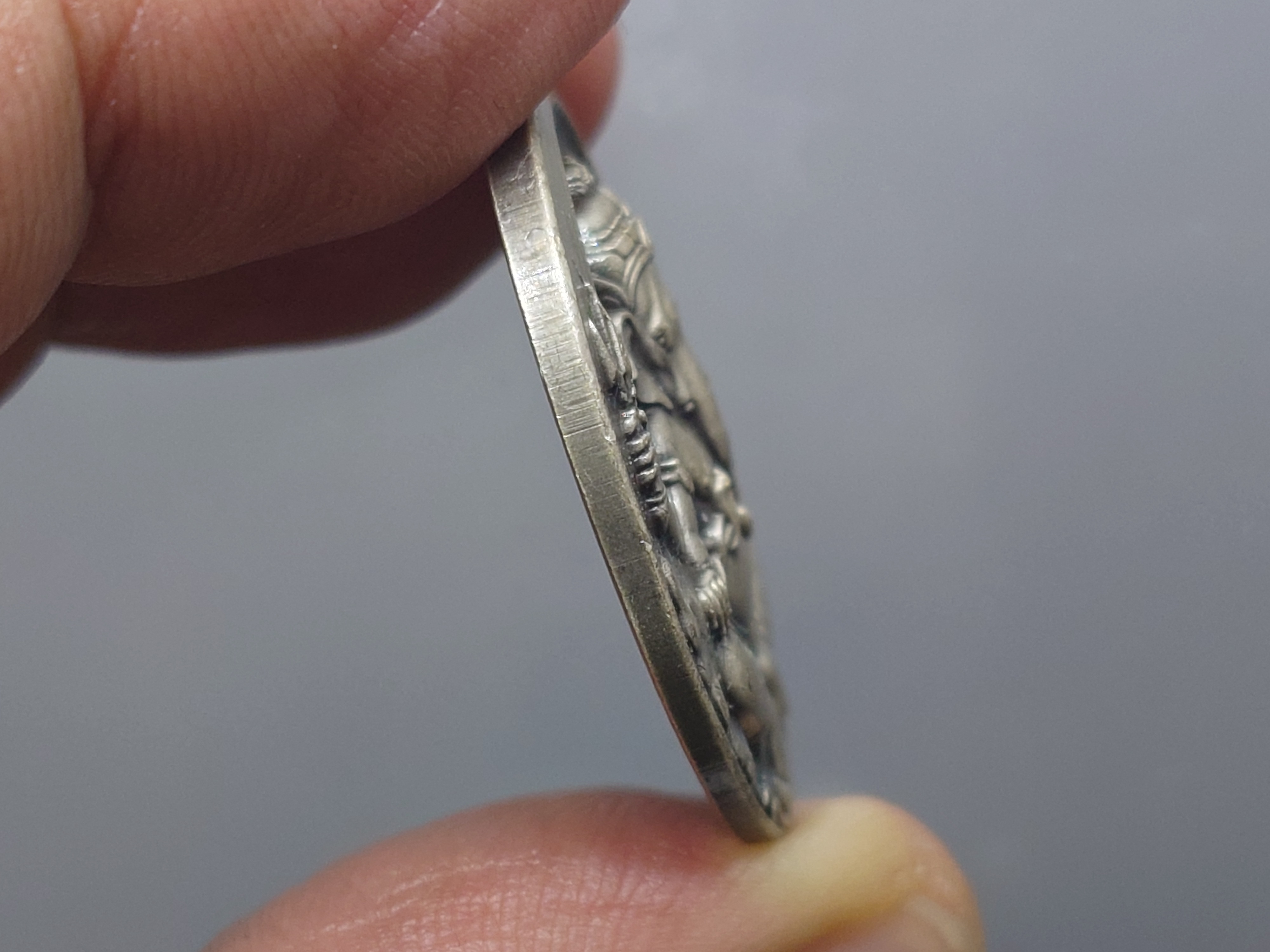 พระพิฆเนศวร หลังโอม เนื้อเงิน ที่ระลึก 108 ปี แห่งการสถาปนากรมศิลปากร โคท ๑๓๙๕ ปี2562 พร้อมกล่องเดิม