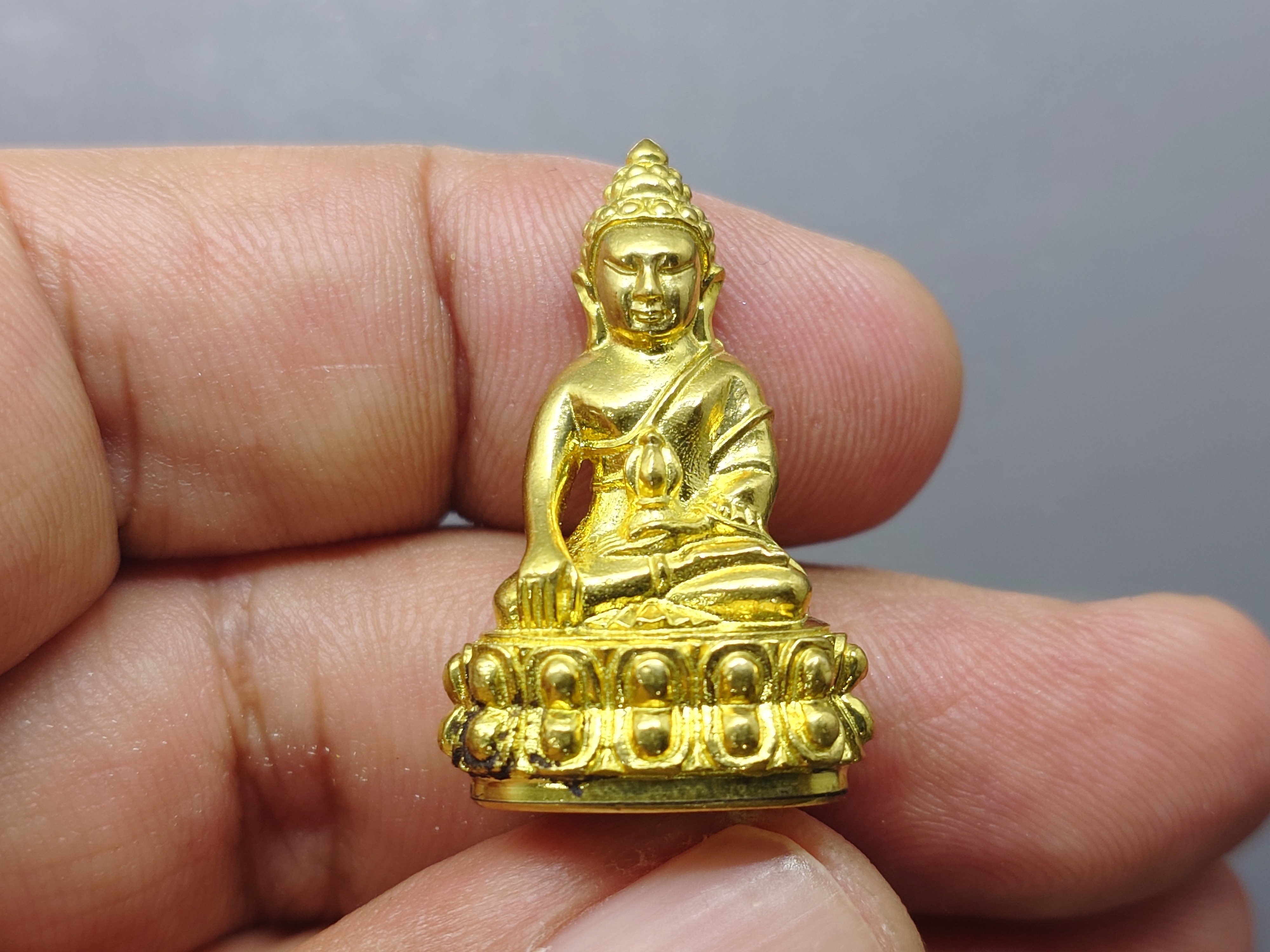 พระกริ่งญาณวเรศ (กริ่งปวเรศน้อย) ฐานบรรจุพระเกศาและจีวร เนื้อทองฝาบาตร พิมพ์ใหญ่ สมเด็จพระญาณสังวรฯ ทรงเจริญพรรษา 100 ปี วัดบวรนิเวศวิหาร ปี2556 พร้อมใบรับรอง