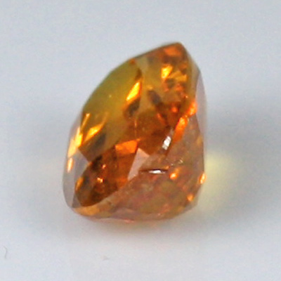 โกเมนสีส้มหรือสเปซซาไทท์ (Spessartite Garnet) 0.71 กะรัต เล็กๆ น่ารัก