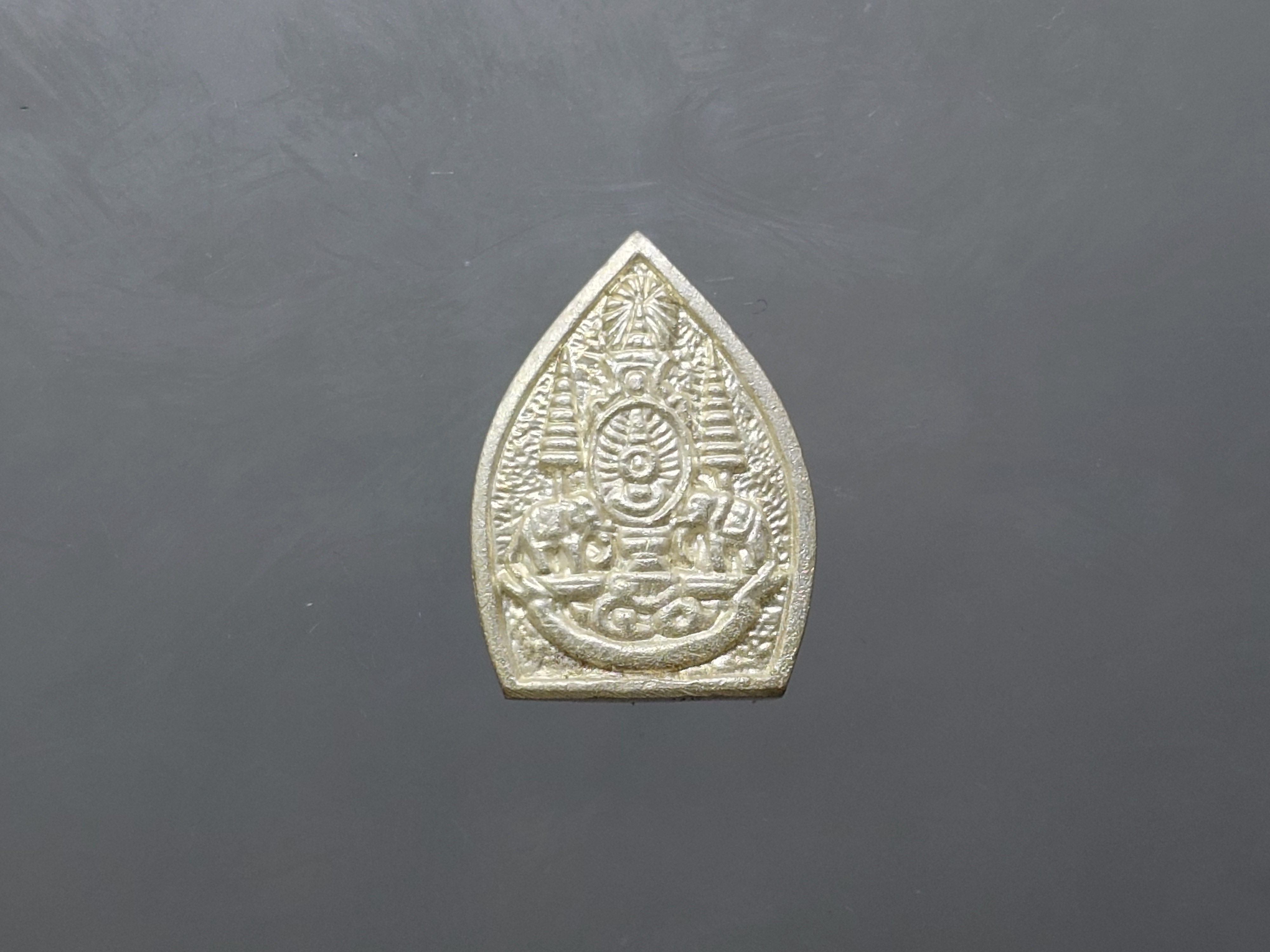 สมเด็จพระพุฒาจารย์ (โต พฺรหฺมรํสี) เนื้อเงิน รุ่นกาญจนาภิเษก ๕๐ ปี พิธีพุทธาภิเษก ณ พระอุโบสถวัดระฆังโฆสิตาราม ปี2538 พร้อมกล่องเดิม