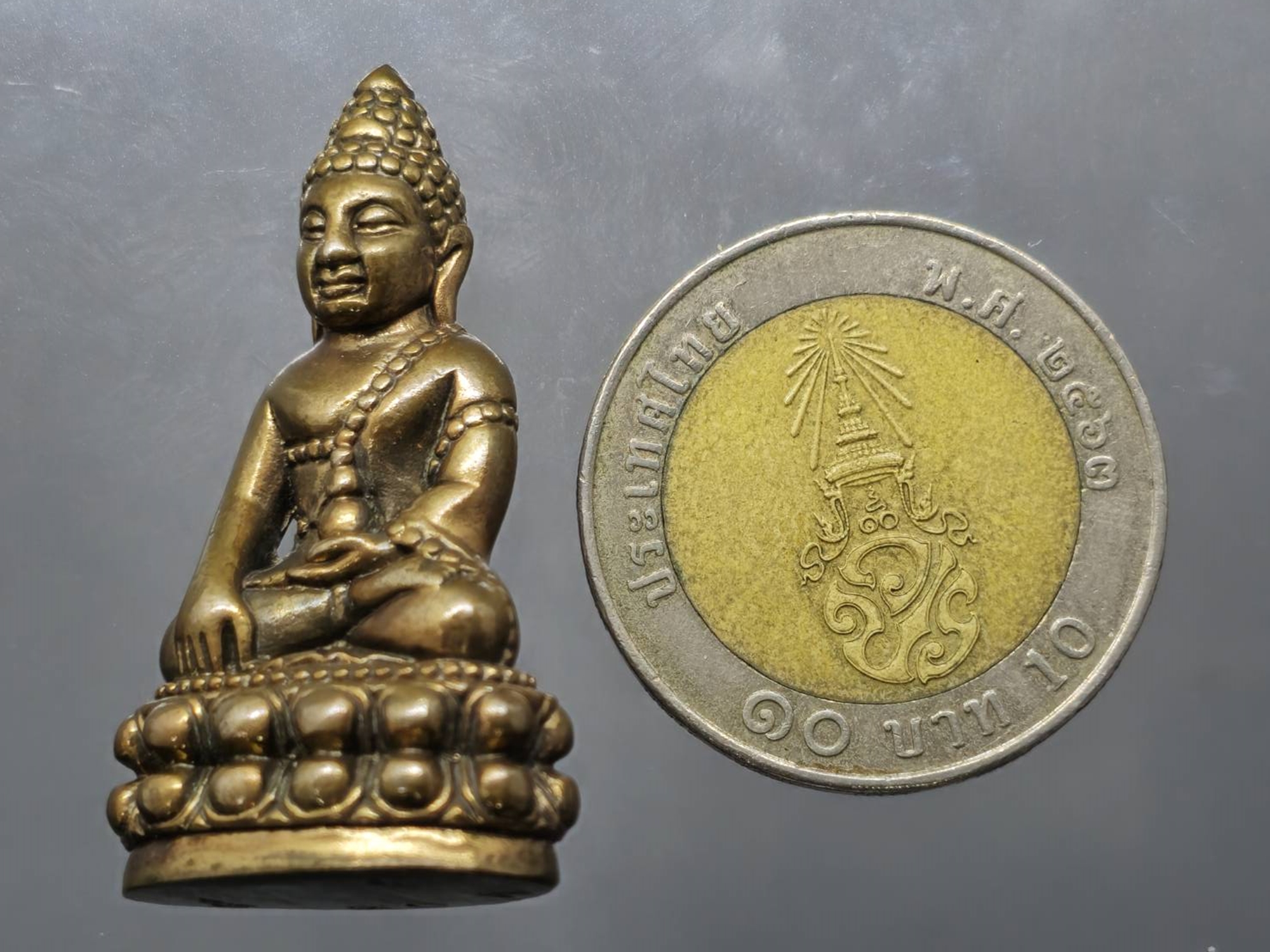 พระกริ่งฉลองพระชนมายุ ญสส 90 พรรษา เนื้อสัมฤทธิ์ ขนาดสูง 3.7 ซ.ม.วัดบวรนิเวศวิหาร ปี2546 พร้อมกล่องเดิม