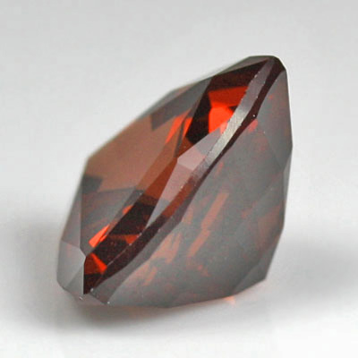 **ขายแล้ว**โกเมนสีม่วงเเดงหรือโรโดไลท์ (Rhodolite Garnet) 2.12 กะรัต ม่วงเเดงเข้ม รูปร่างดี ไฟดี