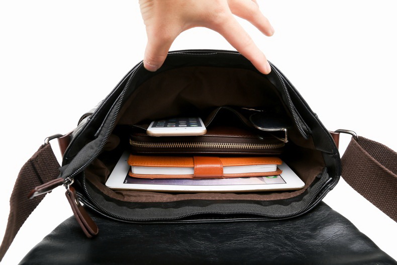 กระเป๋าสะพายข้างผู้ชาย กระเป๋าผู้ชาย กระเป๋าคาดอกผู้ชาย รหัส A015