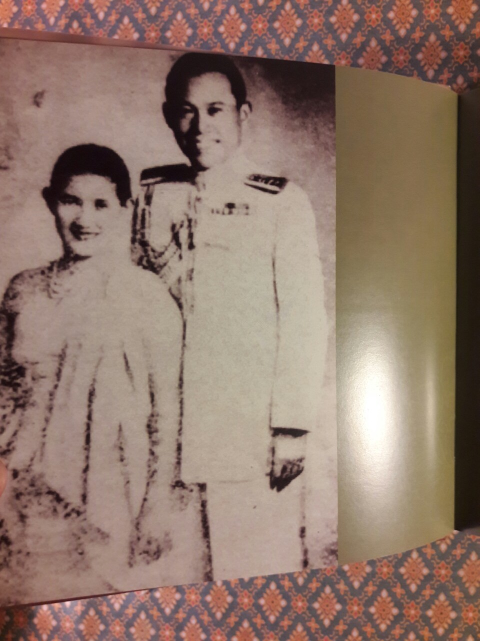 บุคคลอันเป็นที่เคารพรักผู้จากไป