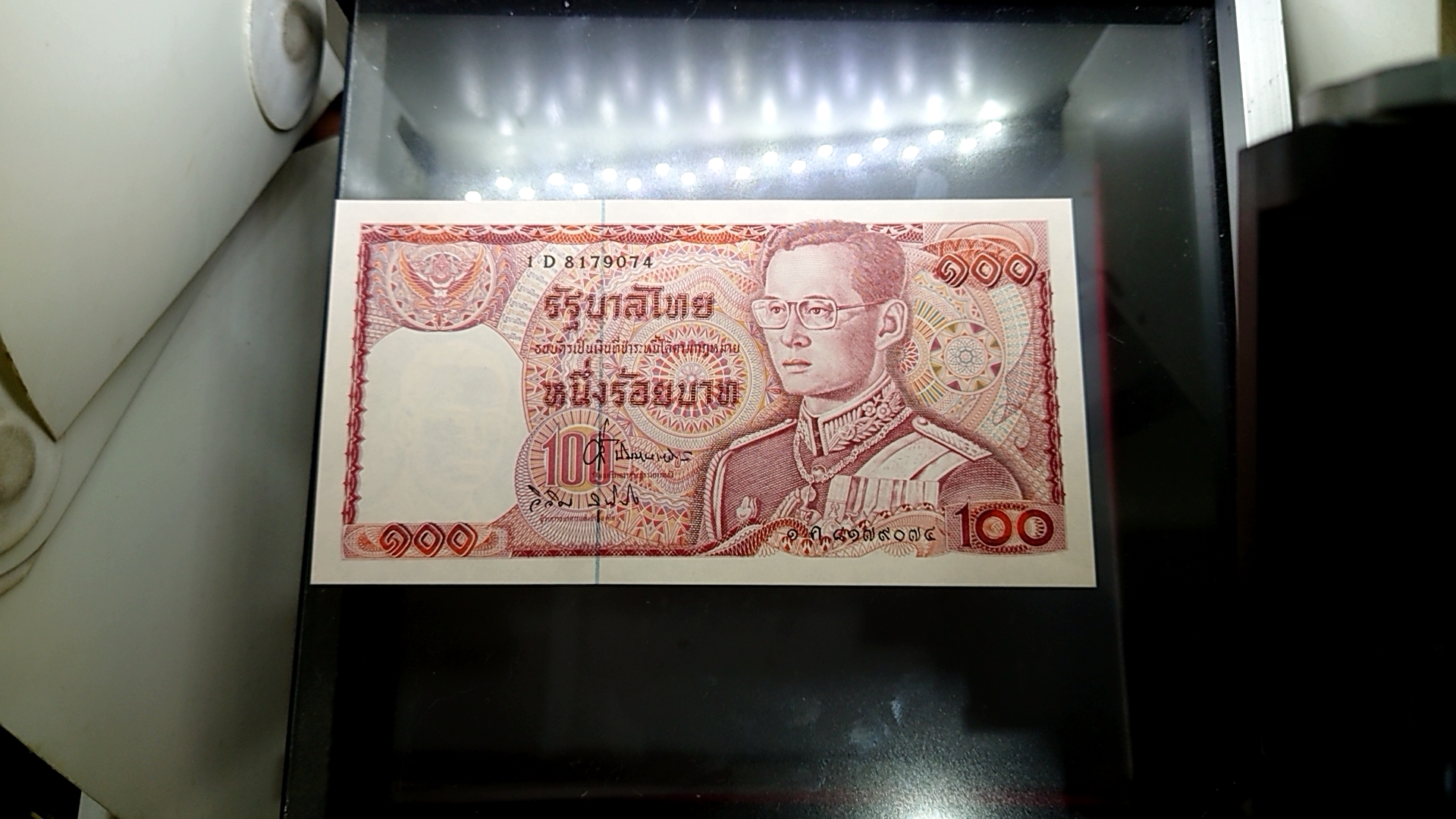 ธนบัตร 100 บาท แบบ 12 เลข 7 หลัก (ช้างแดง) ใม่ผ่านใช้งาน