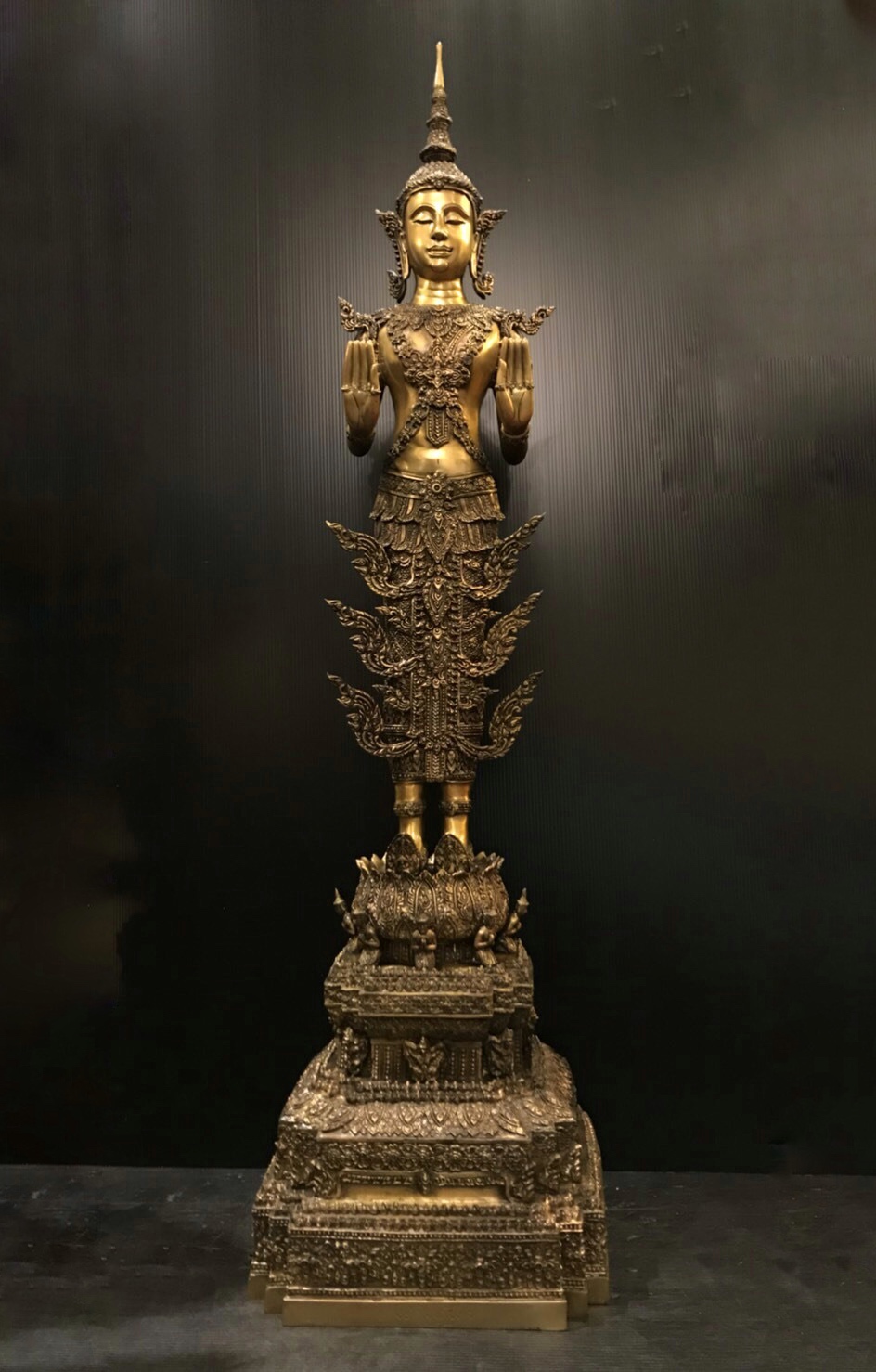 พระพุทธรูปปางห้ามสมุทร ทรงเครื่องจักรพรรดิ์ วัดอรุณราชวรารามราชวรมหาวิหาร ปี พ.ศ.2539