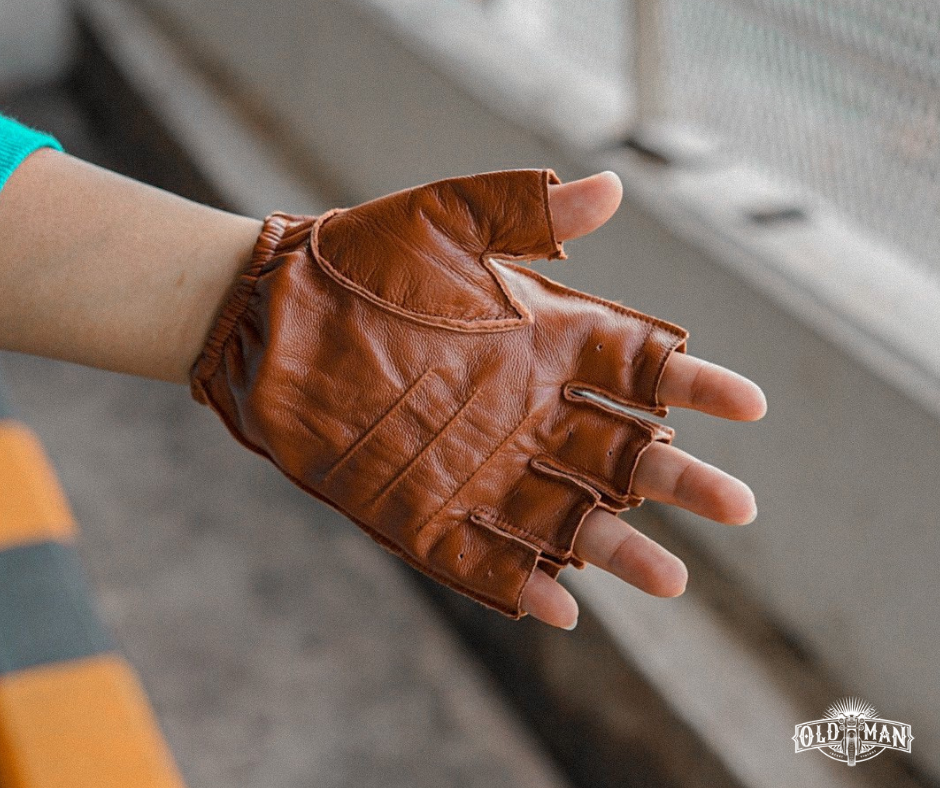 ถุงมือหนังแกะ Dassy Ride น้ำตาลอ่อน (กรุณาสอบถามไซส์ก่อนสั่งซื้อ)