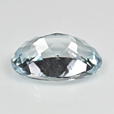 อความารีน (Aquamarine) 1.33 กะรัต รูปไข่ สีฟ้าอ่อน น้ำทะเล