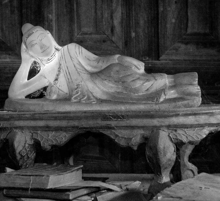 Riverbooks หนังสือประวัติศาสตร์ : Catching the light A Journey across Myanmar