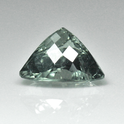**ขายแล้ว** ทัวร์มาลีนสีเขียวอมฟ้าอ่อน (Tourmaline) 1.45 กะรัต รูปร่างสามเหลี่ยม ไฟดี