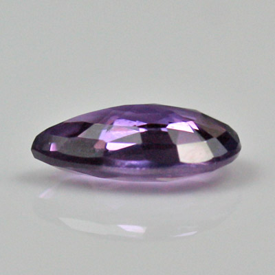 แซปไฟร์สีม่วง (Violet Sapphire) 0.40 กะรัต สีม่วงอมน้ำเงิน เม็ดเล็ก น่ารัก