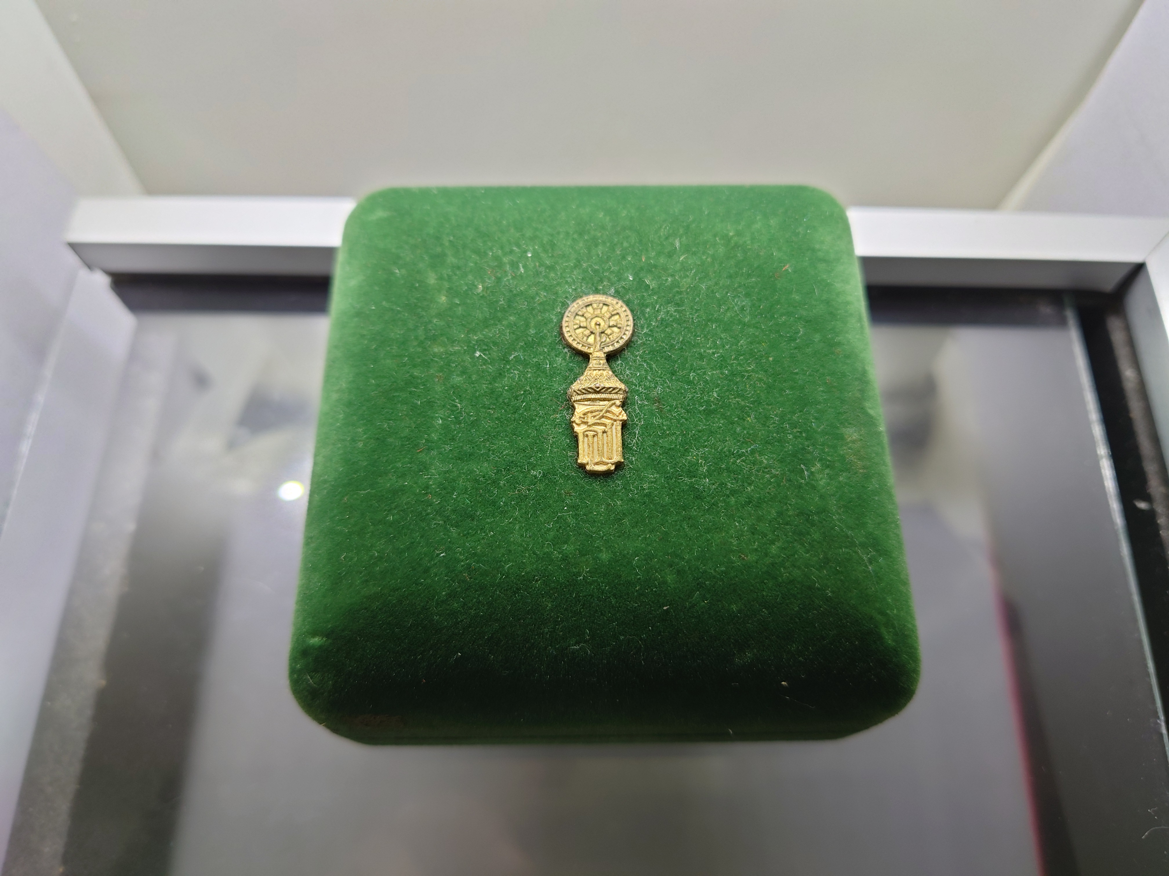 พระแก้วมรกต ชุด 3 ฤดู สธ.เนื้อนวะโลหะ มูลนิธิสิรินธรราชวิทยาลัย สร้าง วัดบวรนิเวศวิหาร ปี2538 พร้อมกล่องเดิม