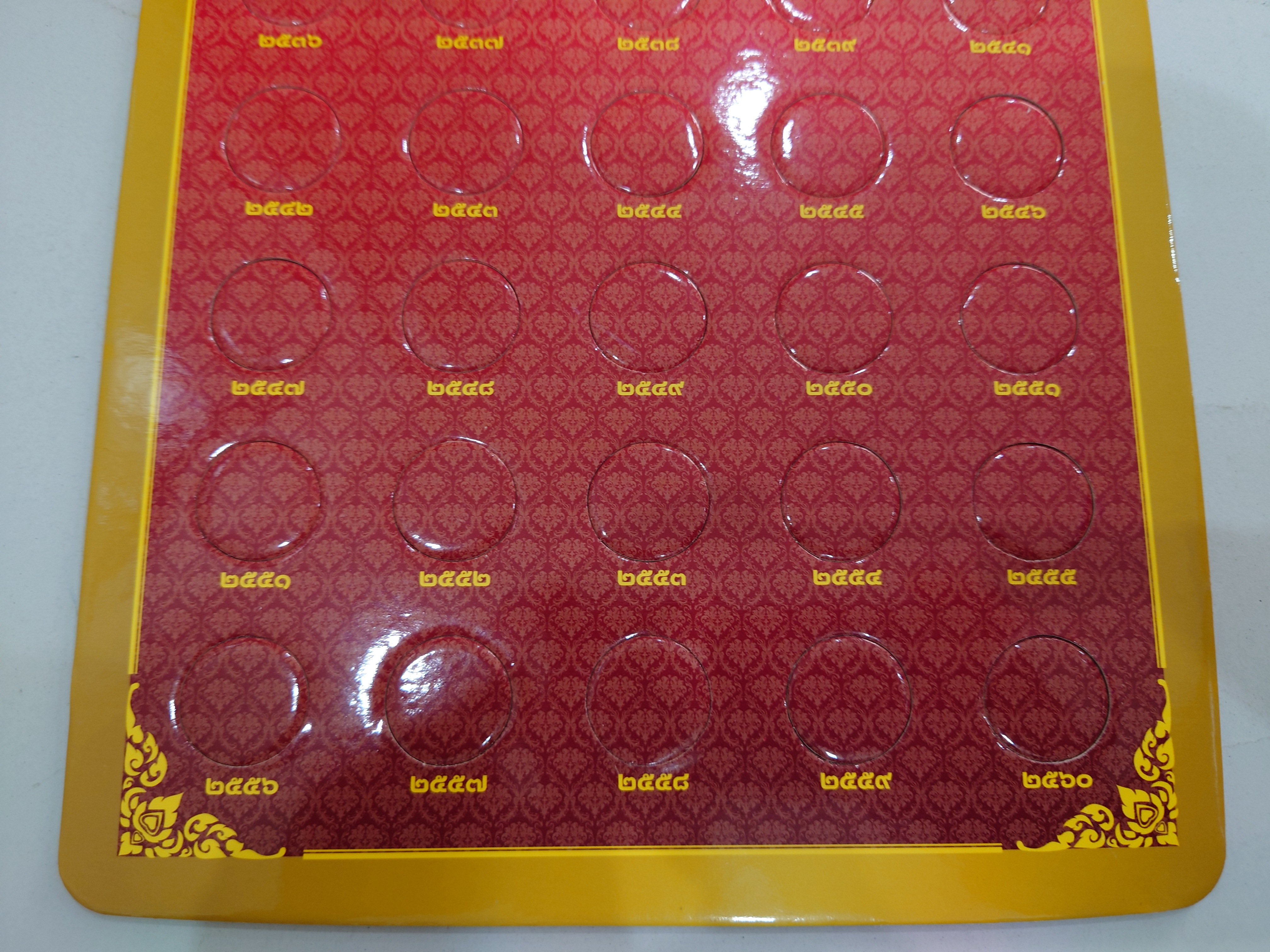 แผงใส่เหรียญ 5 บาท หมุนเวียน รัชกาลที่ 9 (30 ช่อง) สีแดง