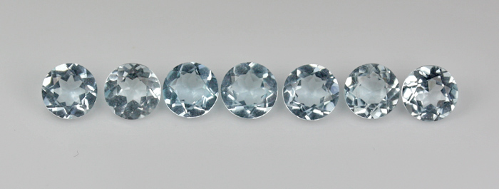 โทปาสสีฟ้าอ่อน (Topaz) 7 เม็ด น้ำหนักรวม 4.17 กะรัต ขนาด 5.2 มิล