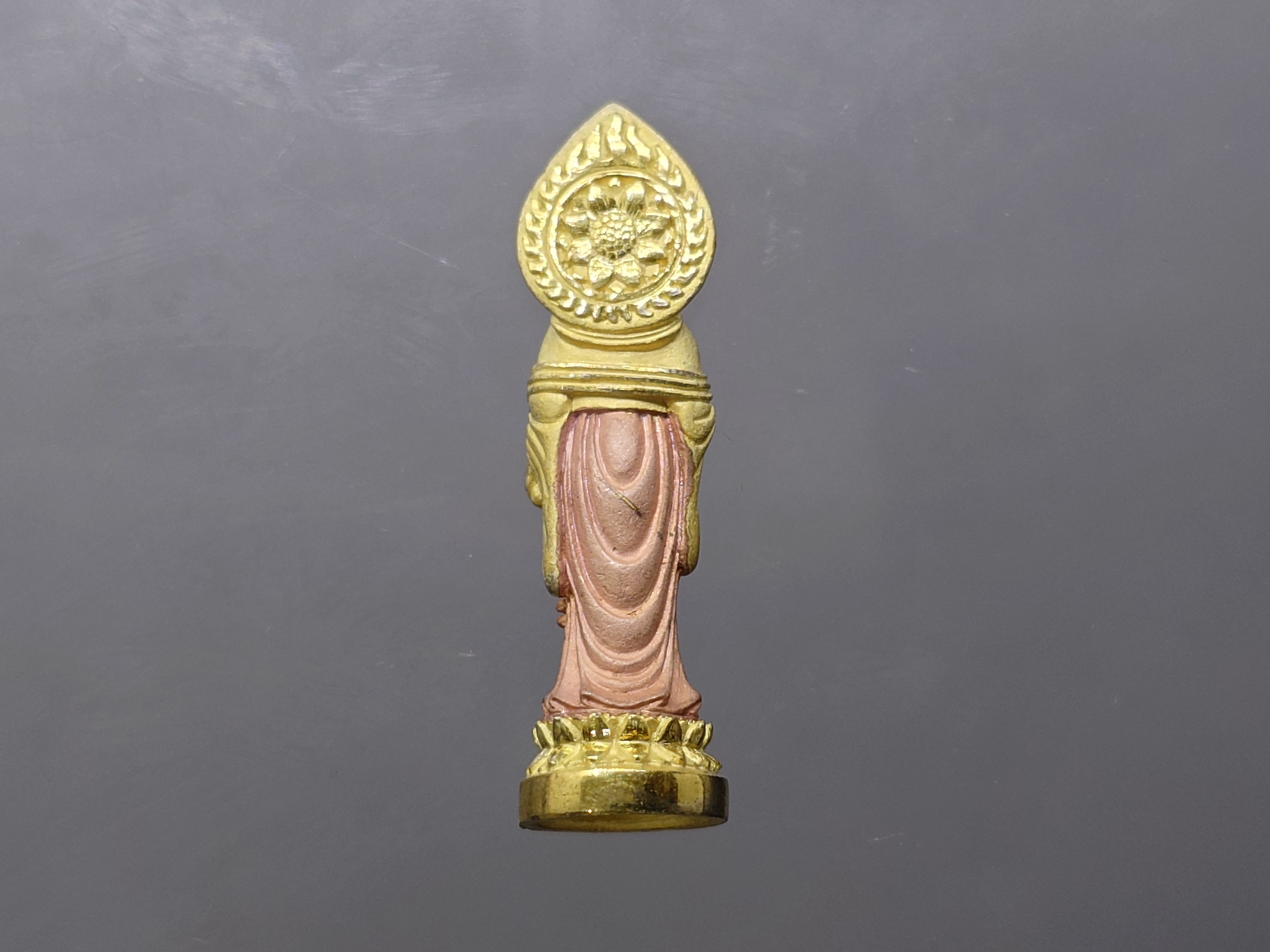 พระโพธิสัตว์อวโลกิเตศวร เจ้าแม่กวนอิม เนื้อเงินสามกษัตริย์ รุ่นฉลองปีกาญจนาภิเษก พิธีพุทธาภิเษก อ.หาดใหญ่ จ.สงขลา ปี2540