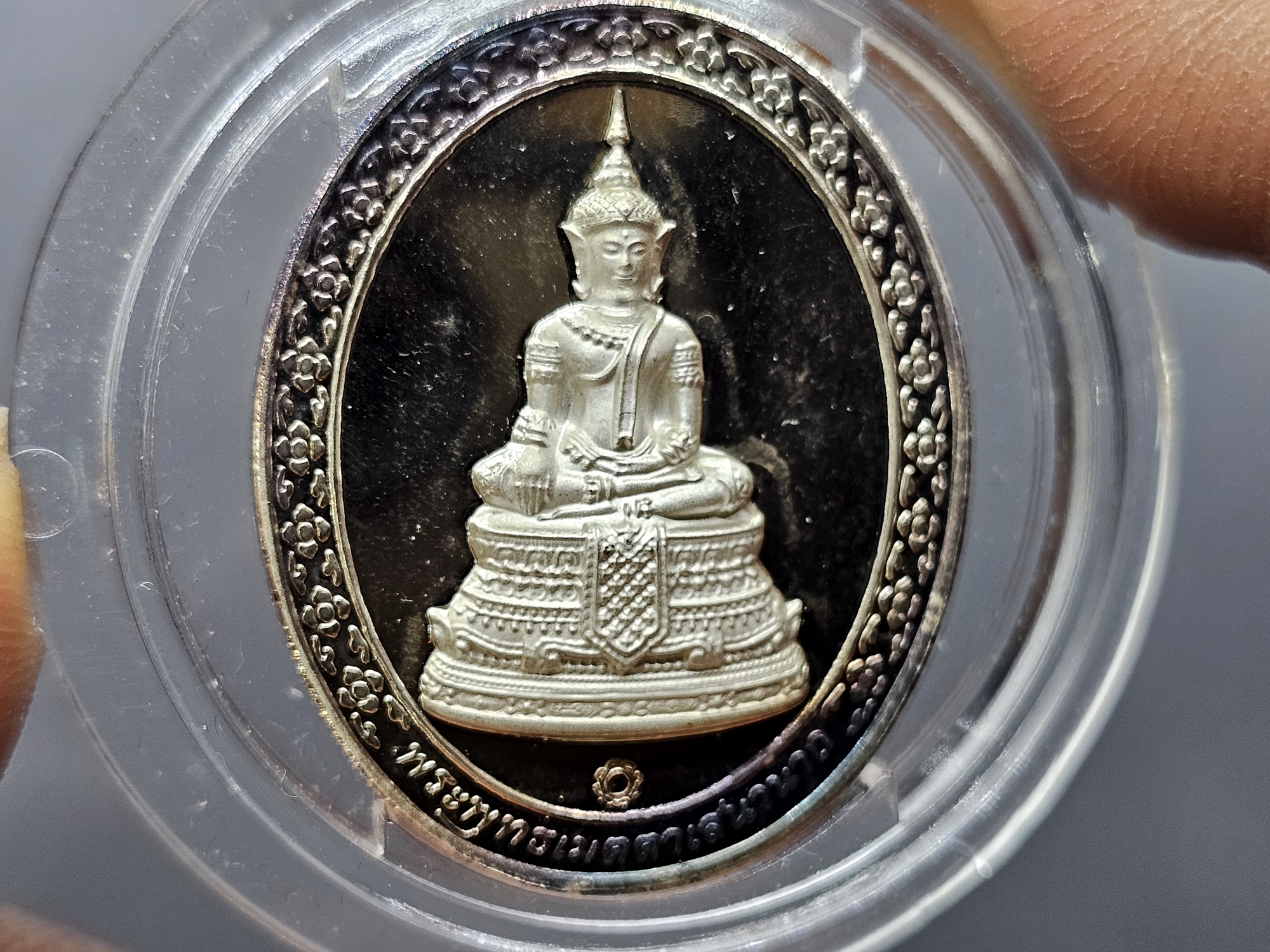 พระพุทธเมตตาเสนานาถ หลังพระปรมาภิไธย ภ.ป.ร.เนื้อเงิน กองทัพบก จัดสร้างเนื่องในวโรกาส 84 พรรษา ร9 ปี2556 พร้อมกล่องเดิม