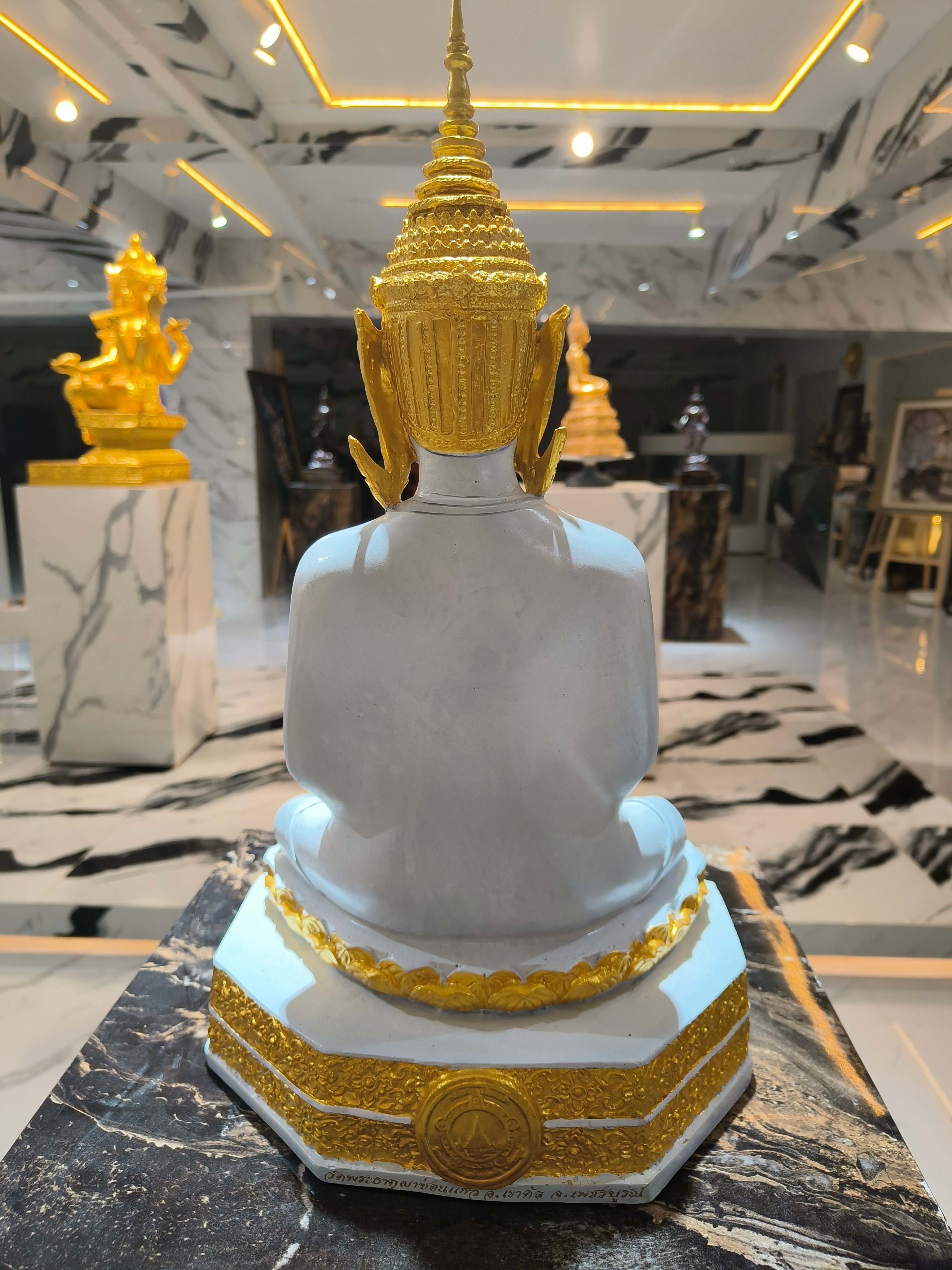 พระพุทธเจ้า 5 พระองค์ หน้าตัก 9 นิ้ว วัดพระธาตุผาซ่อนแก้ว