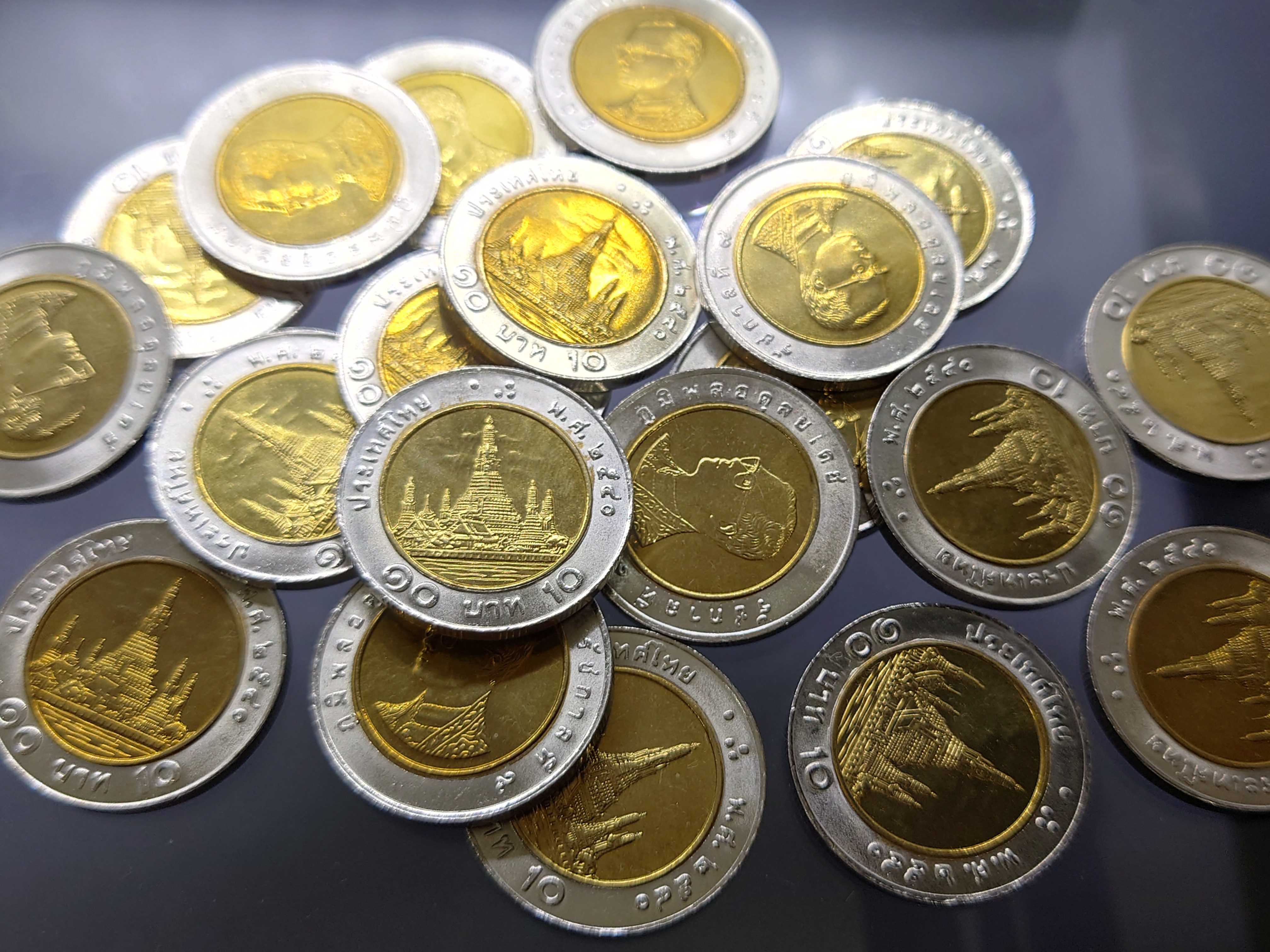 เหรียญ 10 บาท หมุนเวียน (โลหะสองสี) พ.ศ.2540 ตัวติดลำดับ9 ใม่ผ่านใช้