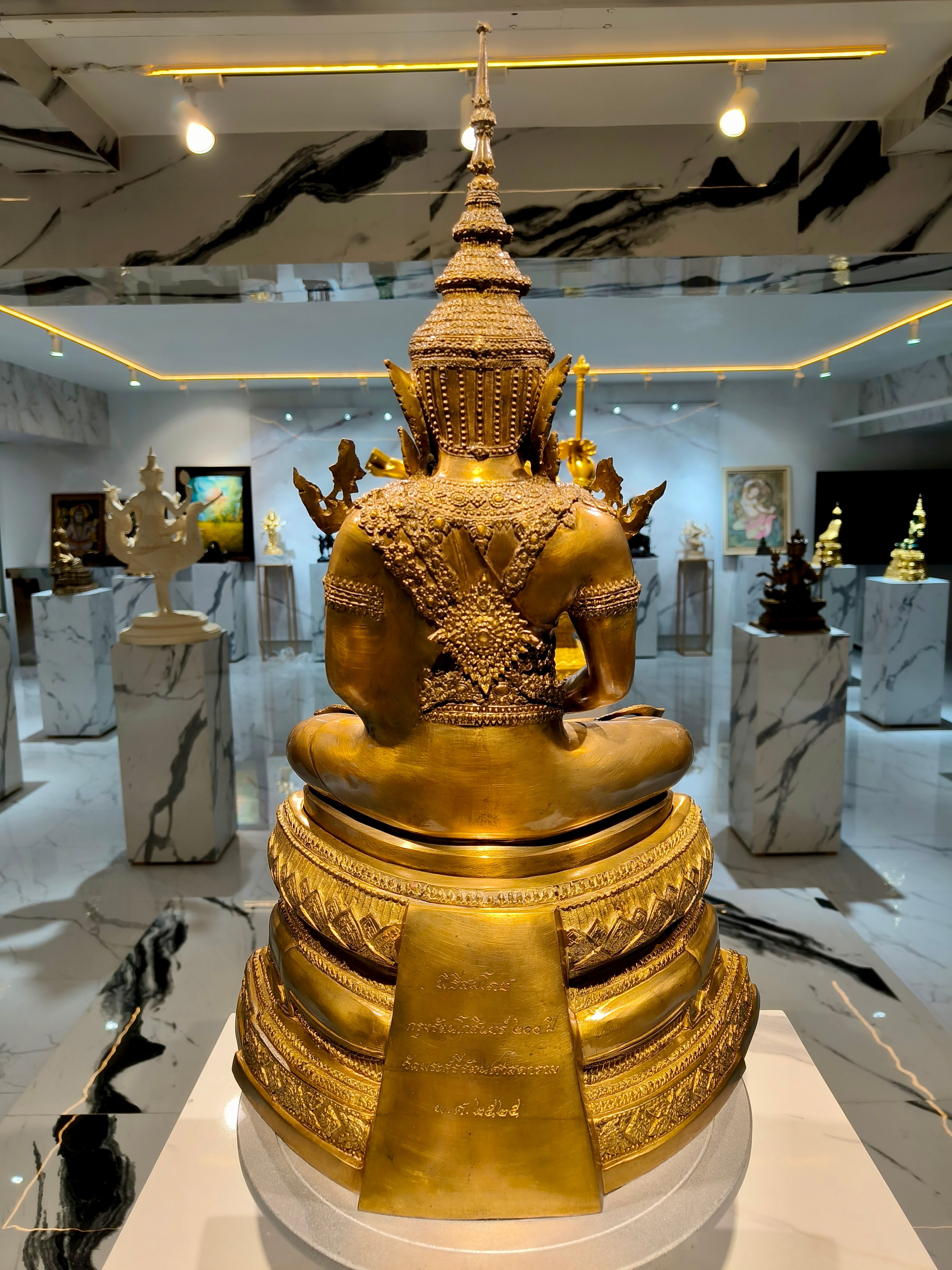 พระพุทธรูป พระแก้วมรกต ทรงเครื่องฤดูร้อน หน้าตัก 9 นิ้ว พิธีสมโภช กรุงรัตนโกสินทร์ 200 ปี วัดพระศรีรัตนศาสดาราม พ.ศ.2525