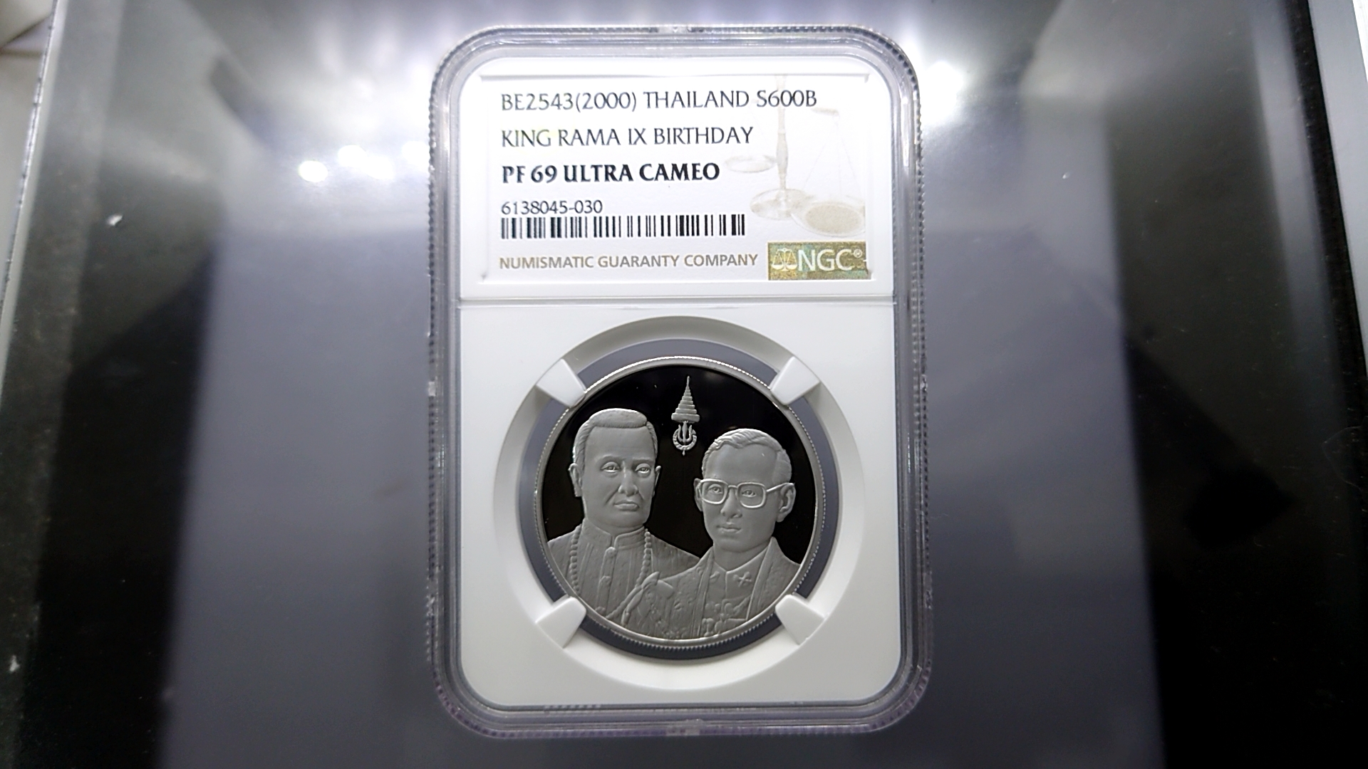 เหรียญเกรดดิ้ง เงินขัดเงา 600 บาท ที่ระลึกพระราชพิธีสมมงคลพระชนมายุเท่า ร1 PF 69 ULTRA CAMEO NGC 2543