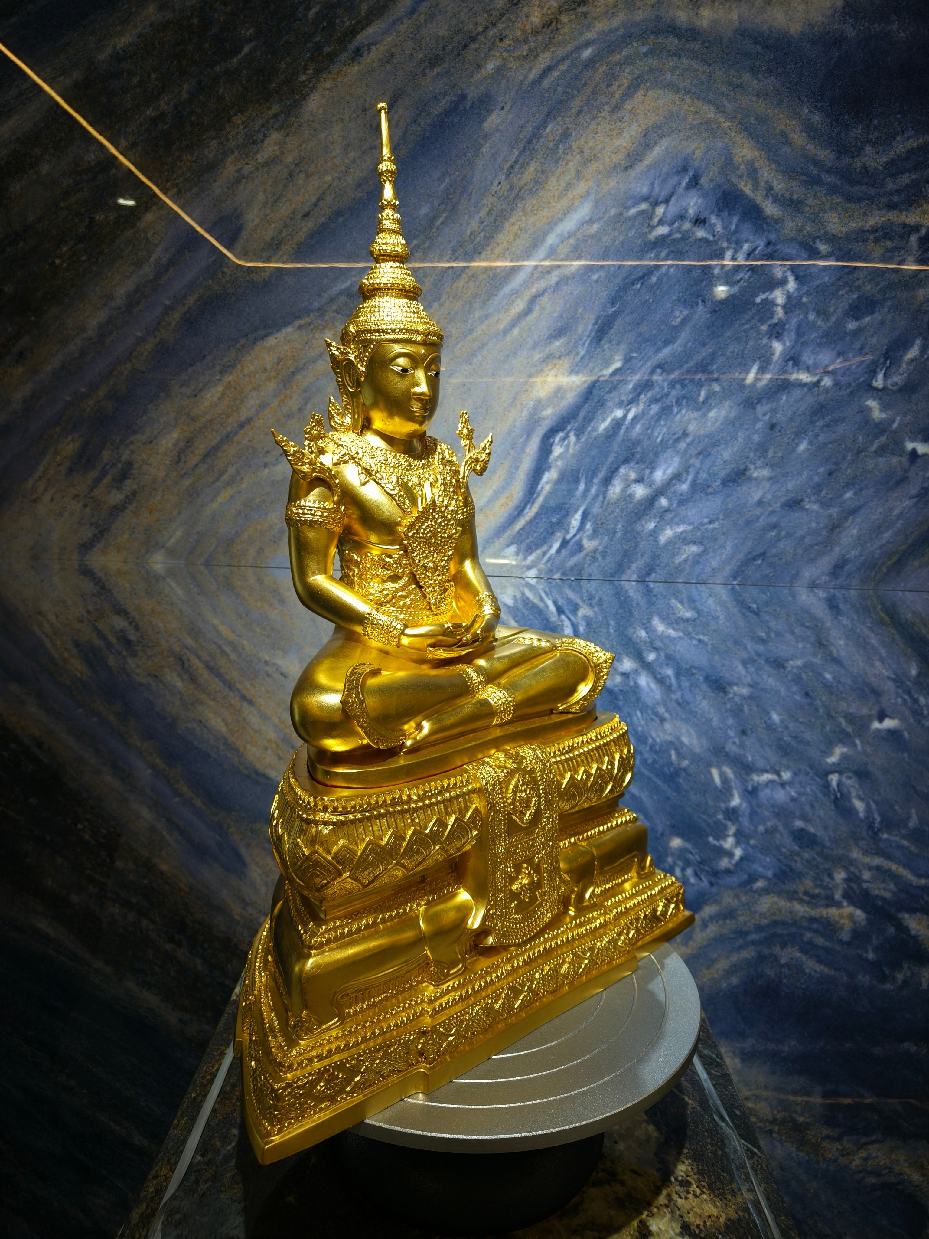 พระพุทธรูป พระแก้วมรกต ทรงเครื่องฤดูร้อน หน้าตัก 9 นิ้ว