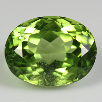 เพอริโด (Peridot) 4.74 กะรัต สีเขียวอมเหลือง เม็ดใหญ่ จากปากีสถาน