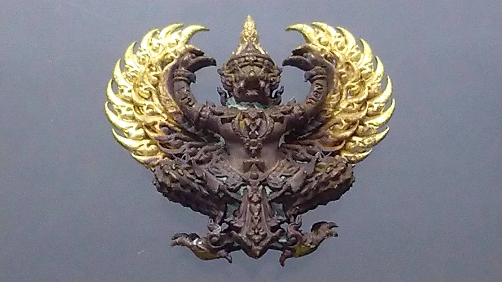 พญาครุฑ รุ่นรวยหมื่นล้าน หลวงพ่อพัฒน์ วัดห้วยด้วน เนื้อชนวนปีกทอง พิมพ์เล็ก 2563 (SKU-03021)