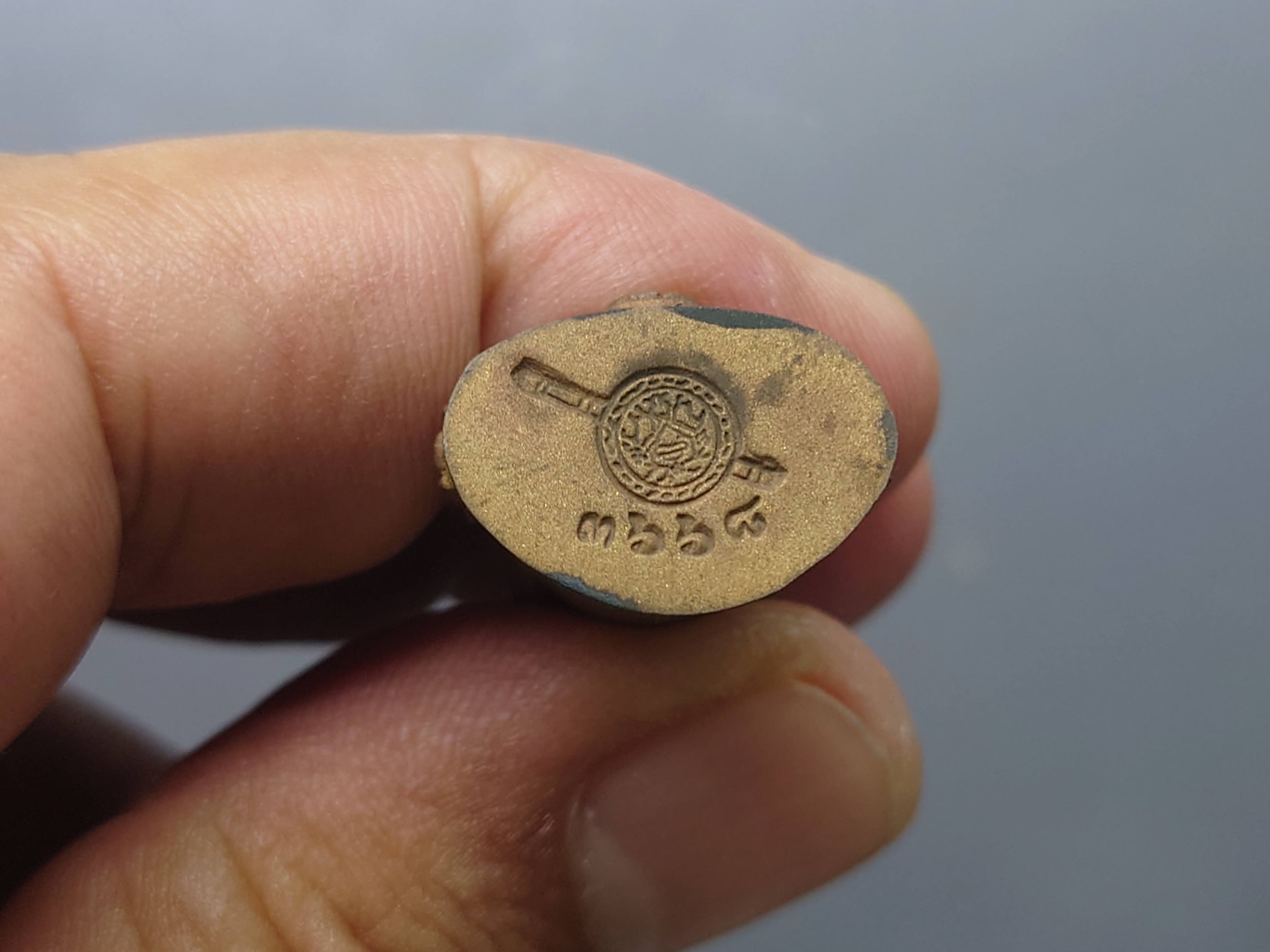 พระกริ่งธรรมวชิรญาณ ปสข.เนื้อทองแดงเถื่อน ที่ระลึกเปิดที่ทำการสถานีตำรวจนครบาลจักรวรรดิ พุทธาภิเษก ณ วัดบวรนิเวศวิหาร ปี2544 พร้อมกล่องเดิม