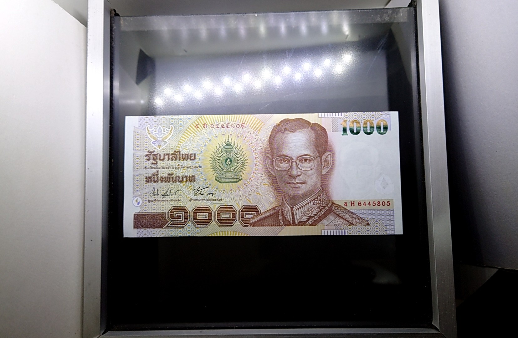 ธนบัตร 1000 บาท แบบ 15 รุ่น 1 (เขื่อนเขียว) ธนบัตรหมุนเวียน สมัยรัชกาลที่9 ปี2542 ไม่ผ่านใช้