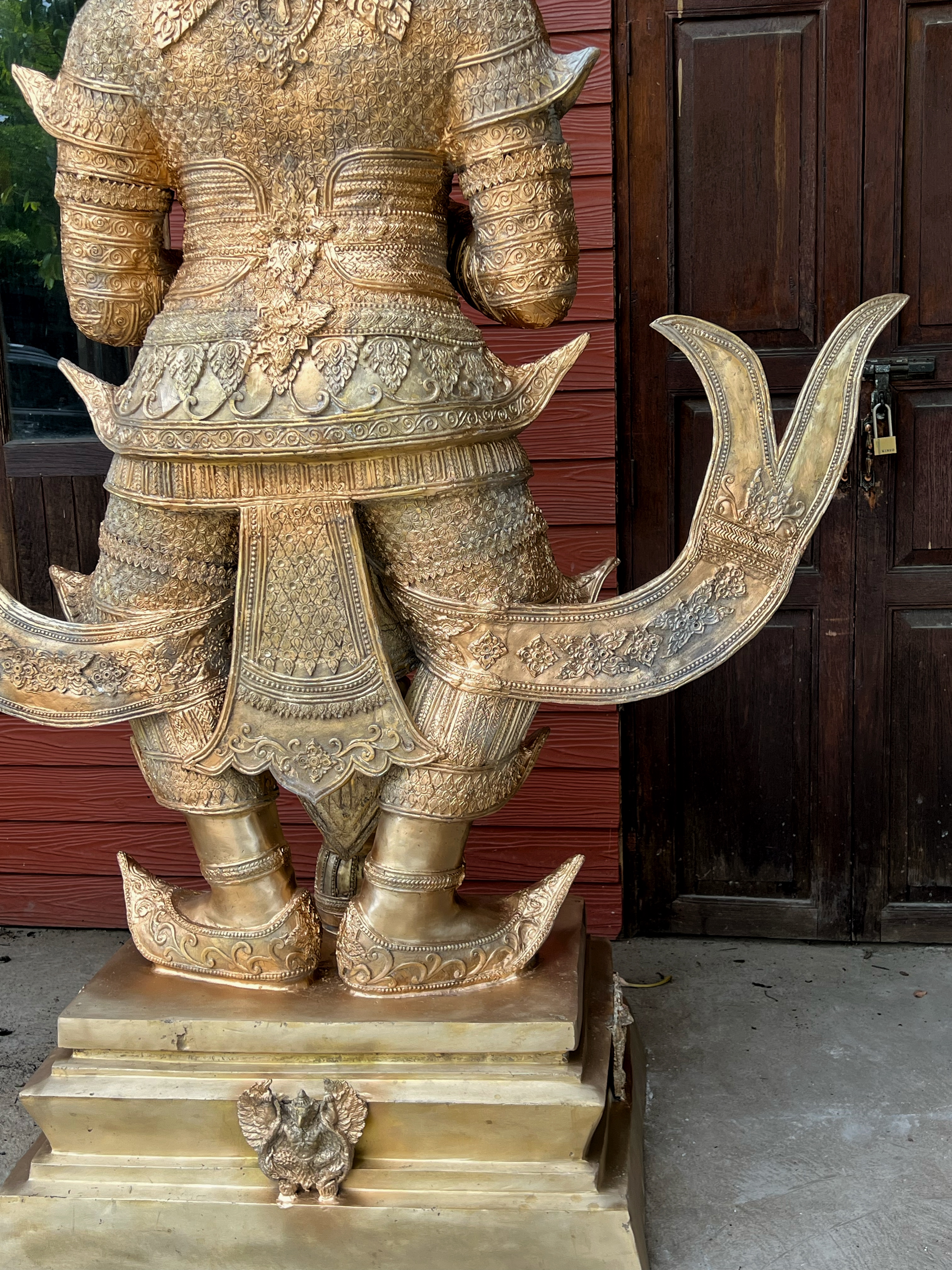 รูปหล่อ ท้าวเวสสุวรรณ ขนาดสูง 2.40 เมตร งานศิลปิน