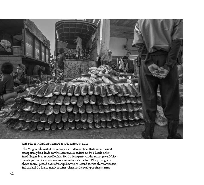 Riverbooks หนังสือประวัติศาสตร์ : Catching the light A Journey across Myanmar