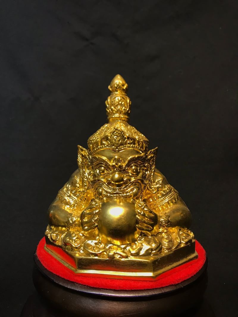 รูปหล่อ พระราหูอมจันทร์ วัดท่าไม้ จ.สมุทรสาคร