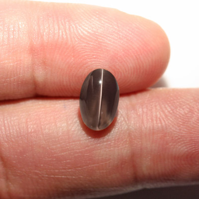 **ขายแล้ว**ซิลลิมาไนท์ตาแมว (Cat's eye Sillimanite) 3.40 กะรัต รูปทรงไข่ยาว ตาคม