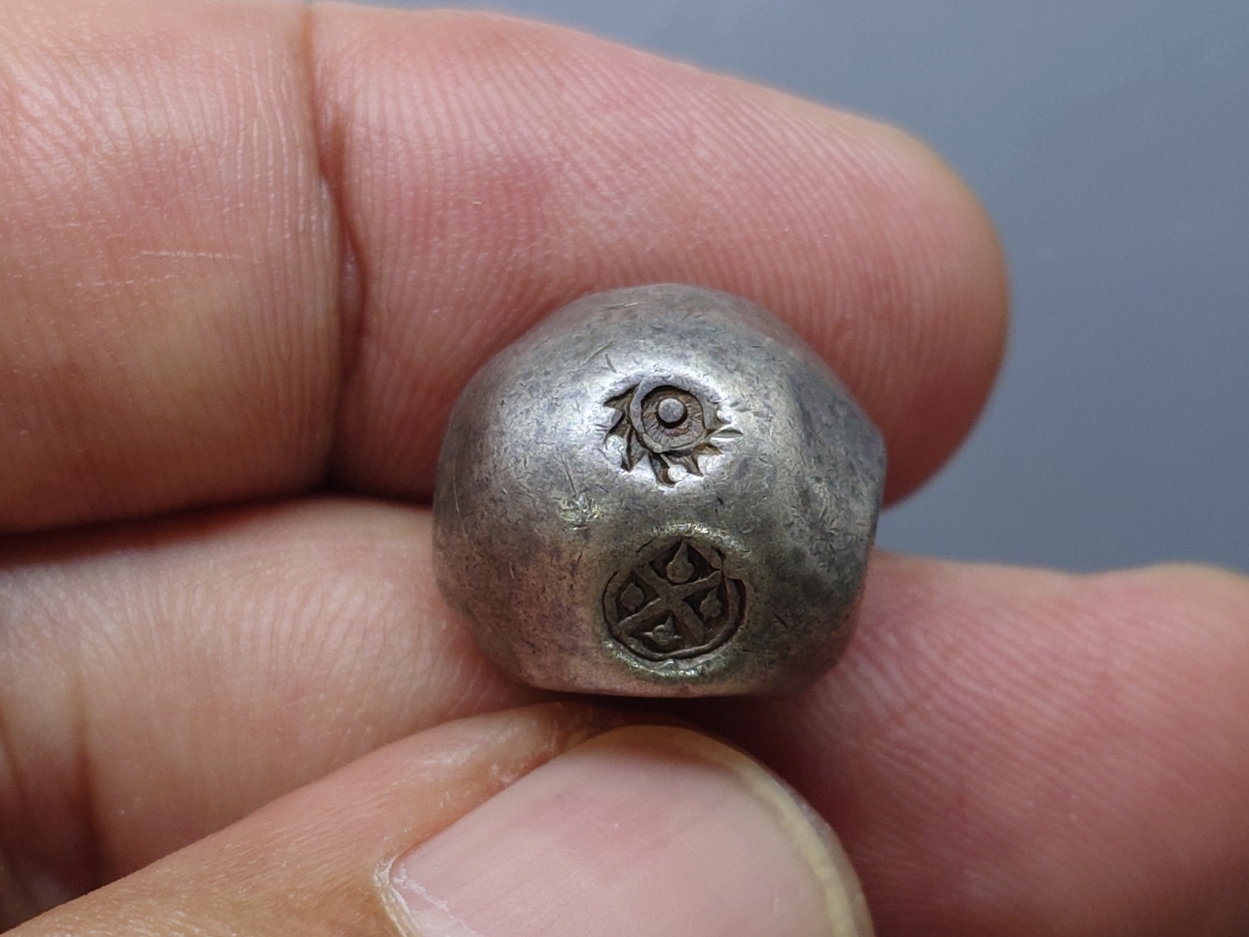 พดด้วง ขนาด 1 บาท ตราครุฑ รัชการที่ 2 สภาพสวย