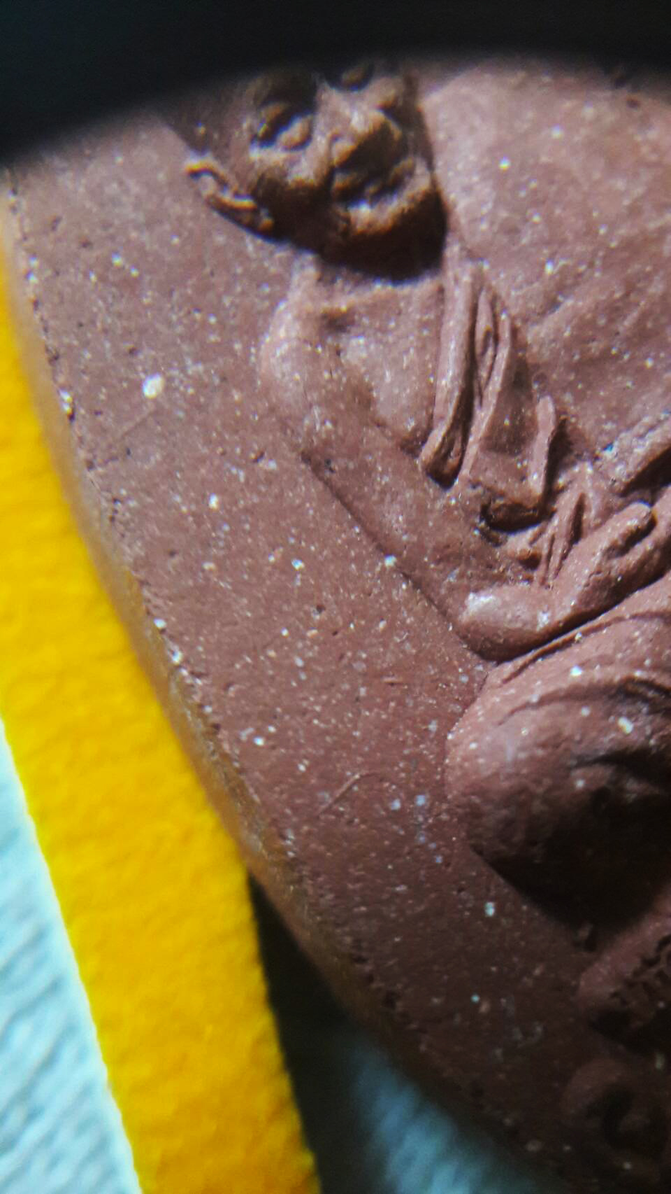 พระผงนั่งเมฆเลื่อนยศ เนื้อแดงชานหมาก หลวงปู่มหาศิลา สิริจันโท ปี 2564