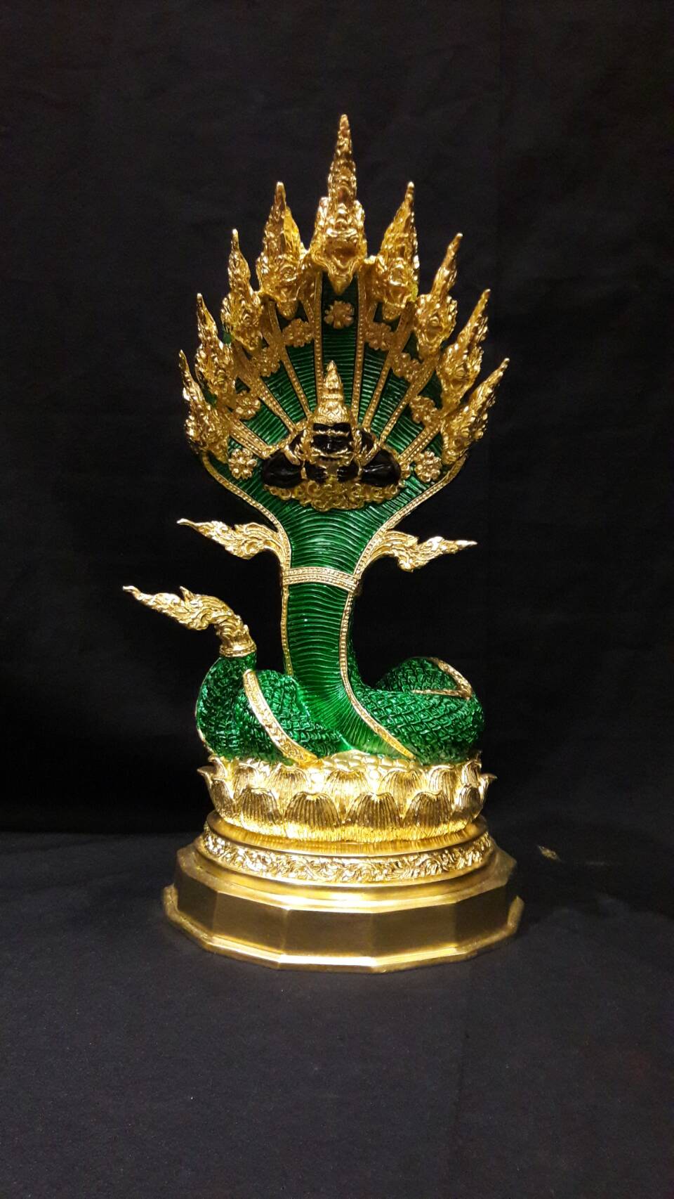 รูปหล่อพญานาค 9 เศียร พระราหู ปิดทองคำเปลว ปั้นโดย ศิลปินดัง ปลุกเสก พิธีใหญ่