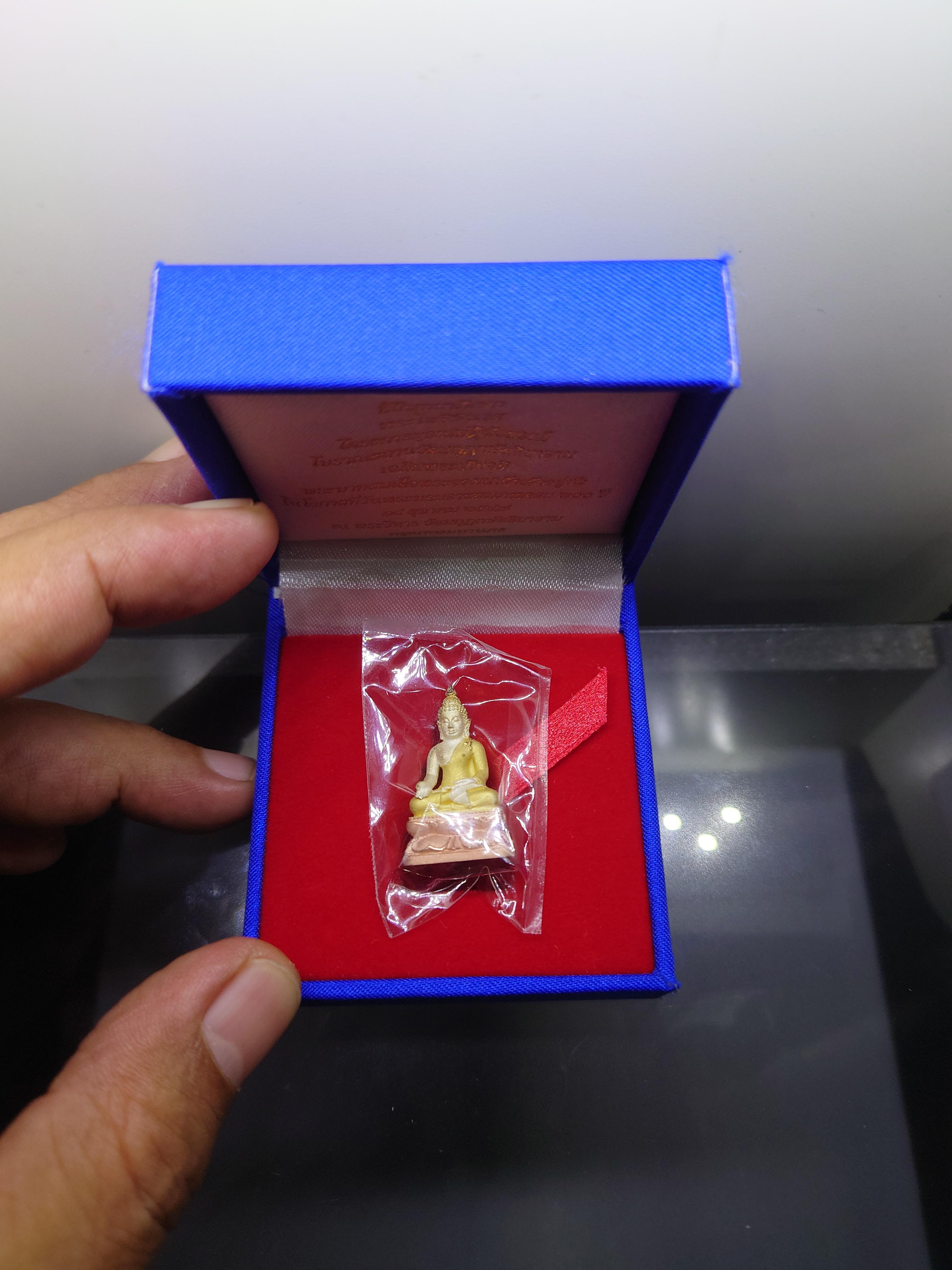 พระไพรีพินาศ เนื้อเงินพ่นทราย สามกษัตริย์ พิมพ์ใหญ่ 200 ปี พระจอมเกล้าฯ โครงการบูรณะฯ โบราณสถานวัดมกุฎกษัตริยาราม 2547 ซีลเดิม พร้อมกล่อง