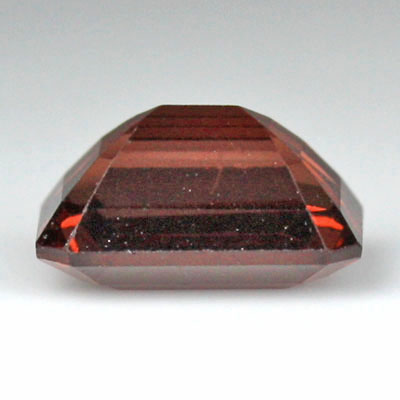 สปิเนลสีส้มน้ำตาลอมแดง (Spinel) 1.56 กะรัต รูปเหลี่ยมมรกต รูปร่างดี