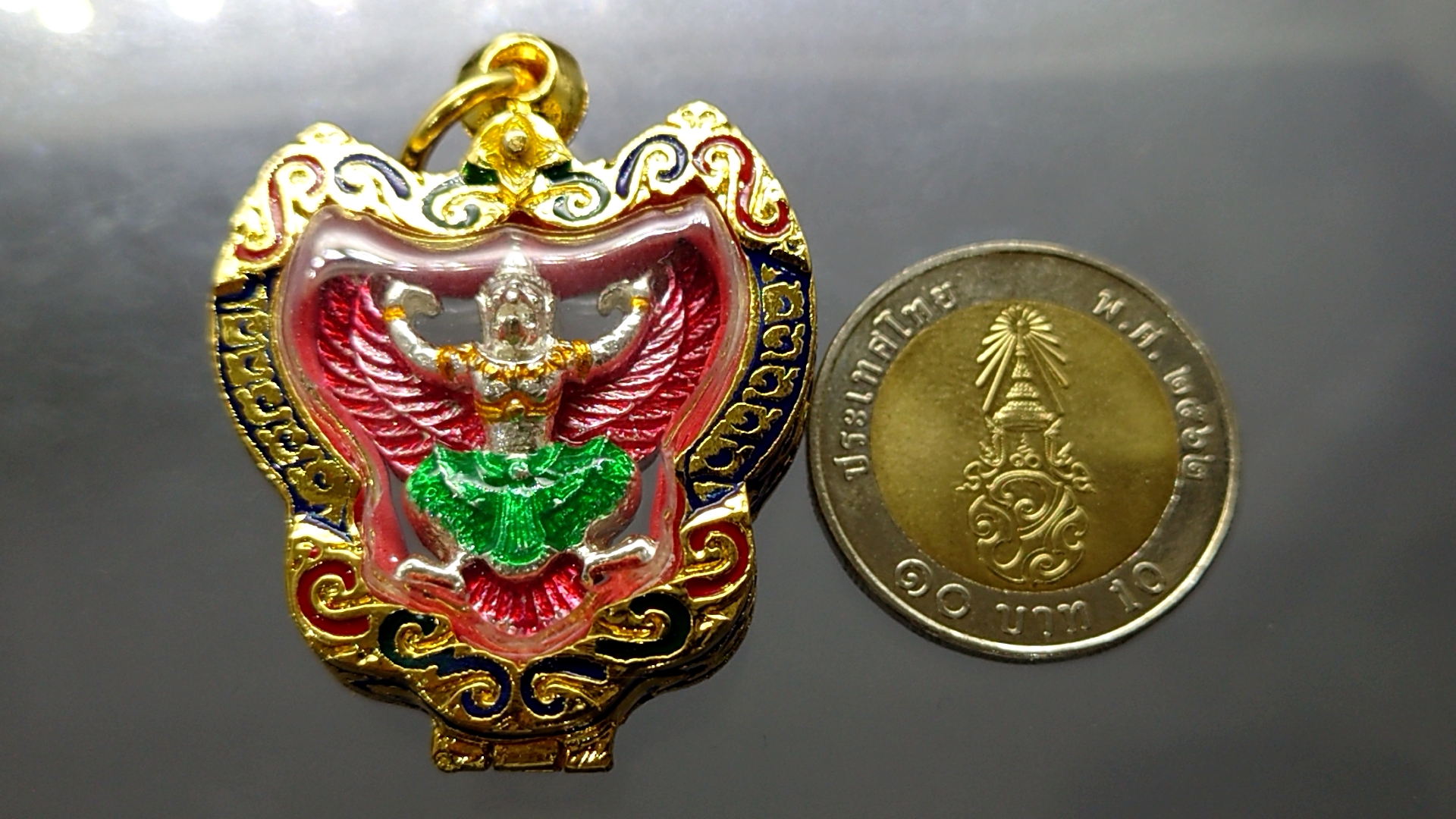 พญาครุฑมหาอำนาจ มหาบารมี เนื้อเงิน ลงยา 3 สี(พร้อมกรอบ)หลวงพ่อพัฒน์ วัดห้วยด้วน โคท 121