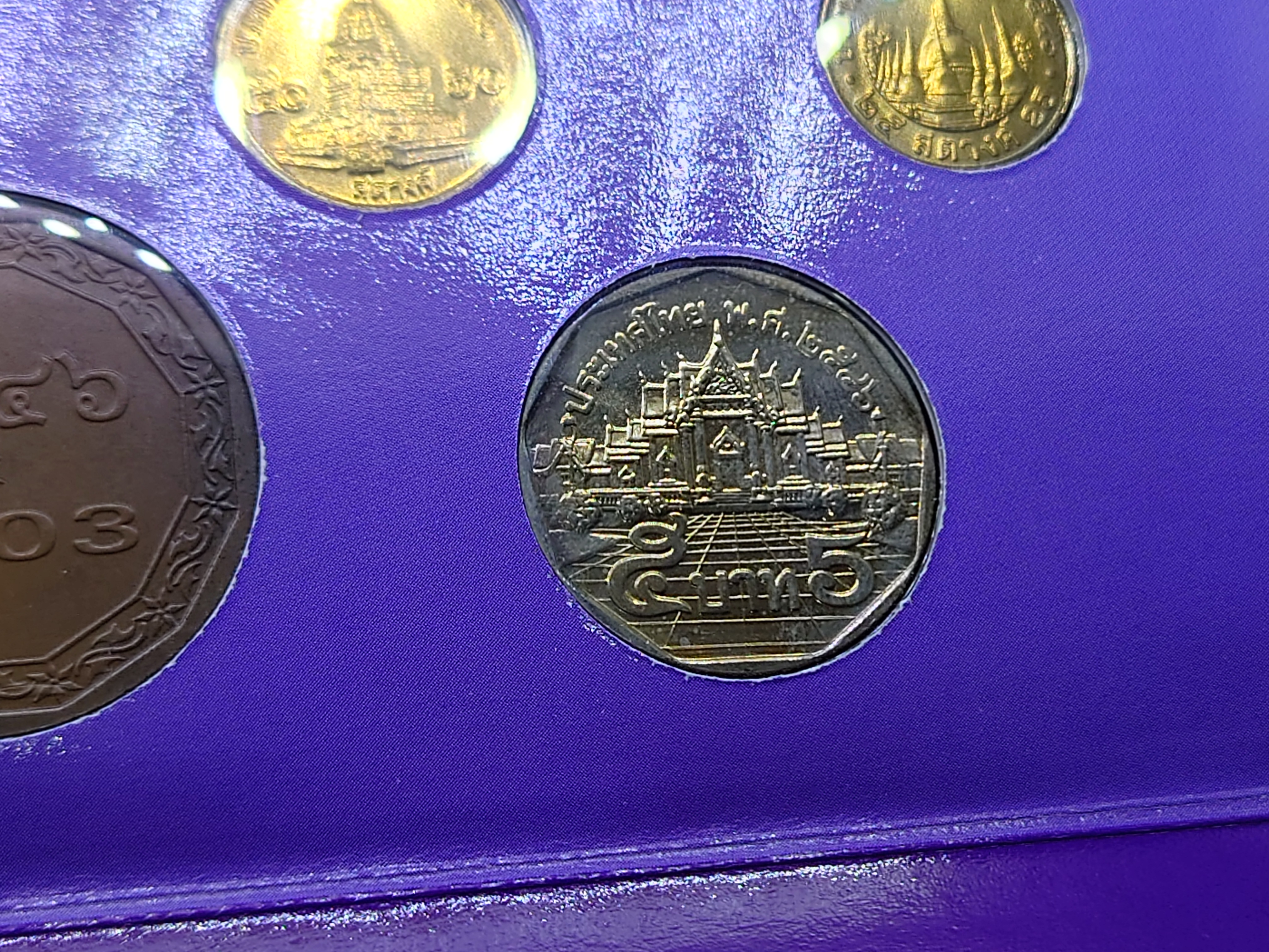 แผงเหรียญกษาปณ์หมุนเวียน ครบชุด ปี 2546 อุปกรณ์ ครบ