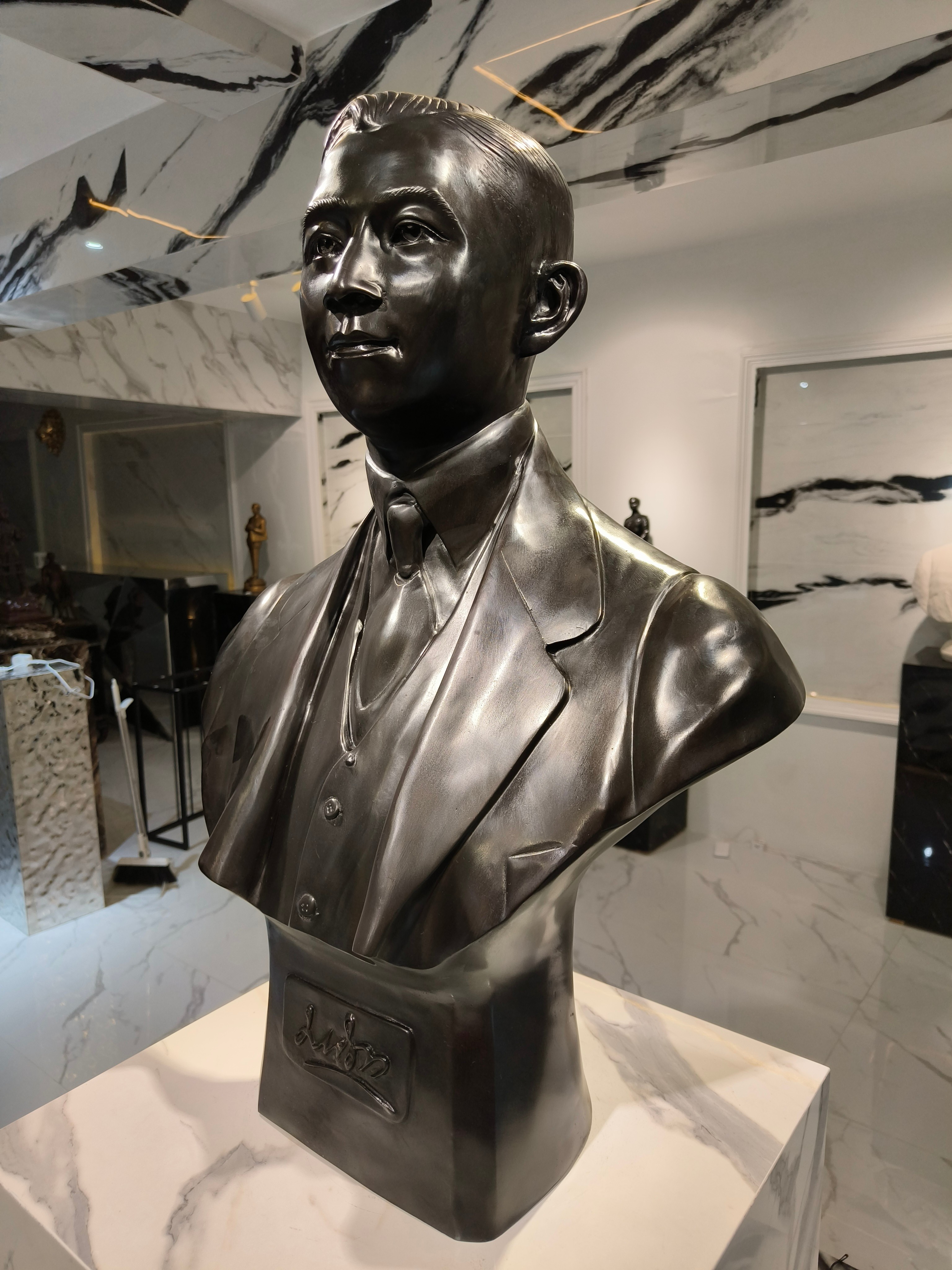 รูปหล่อ พระบิดา สมเด็จพระมหิตลาธิเบศร อดุลยเดชวิกรม พระบรมราชชนก พระราชบิดาในรัชกาลที่ 9 ครึ่งพระองค์ ขนาดเท่าจริง