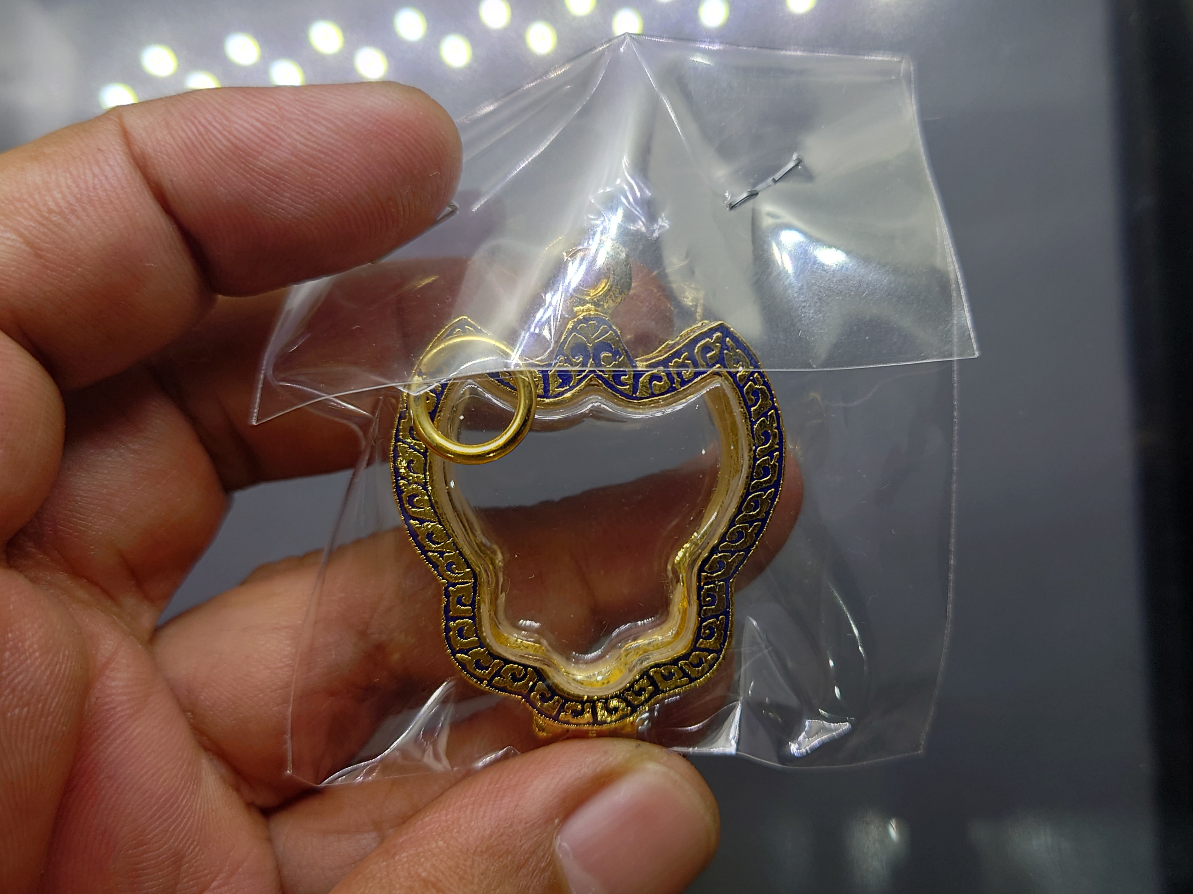 พญาครุฑมหาอำนาจ มหาบารมี ลุ้นเนื้อ (พร้อมกรอบ) หลวงพ่อพัฒน์ วัดห้วยด้วน ปี2563 รับประกันแท้ออกวัด