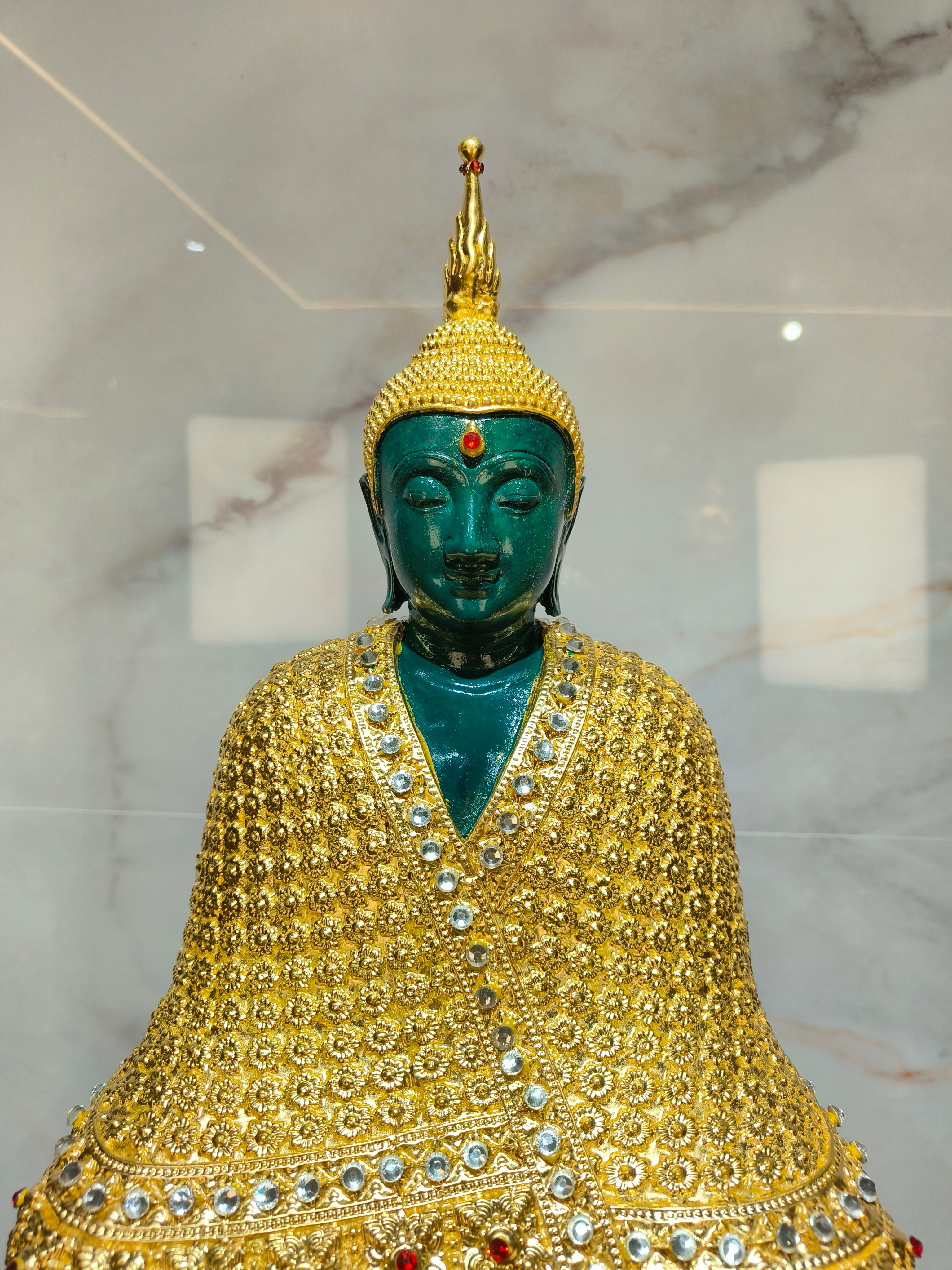 พระพุทธรูป พระแก้วมรกต ทรงเครื่องฤดูหนาว หน้าตัก 9 นิ้ว