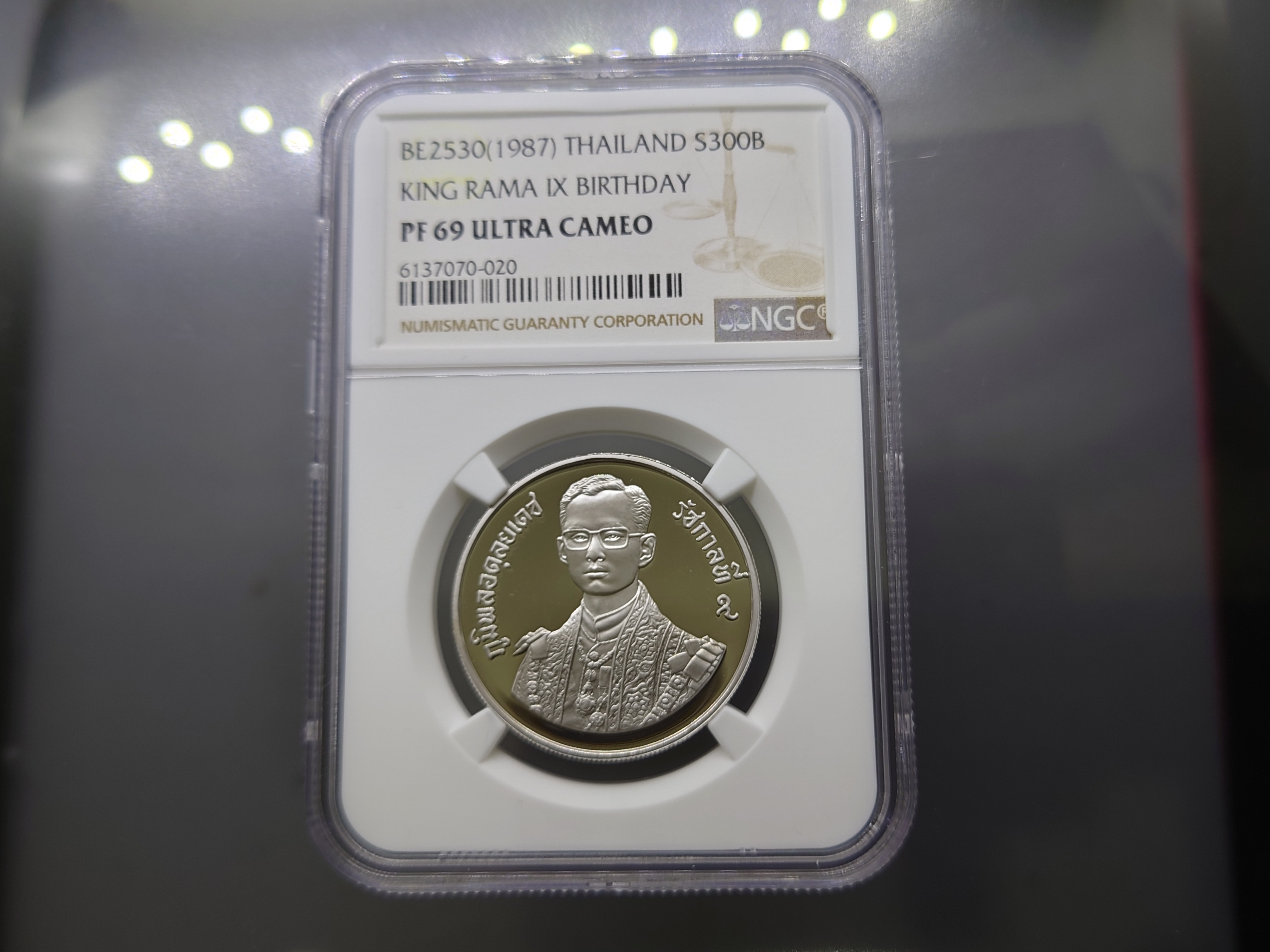 เหรียญเกรดดิ้ง เงินขัดเงา 300 บาท ที่ระลึก 60 พรรษา รัชกาลที่ 9 PF 69 ULTRA CAMEO NGC ปี2530